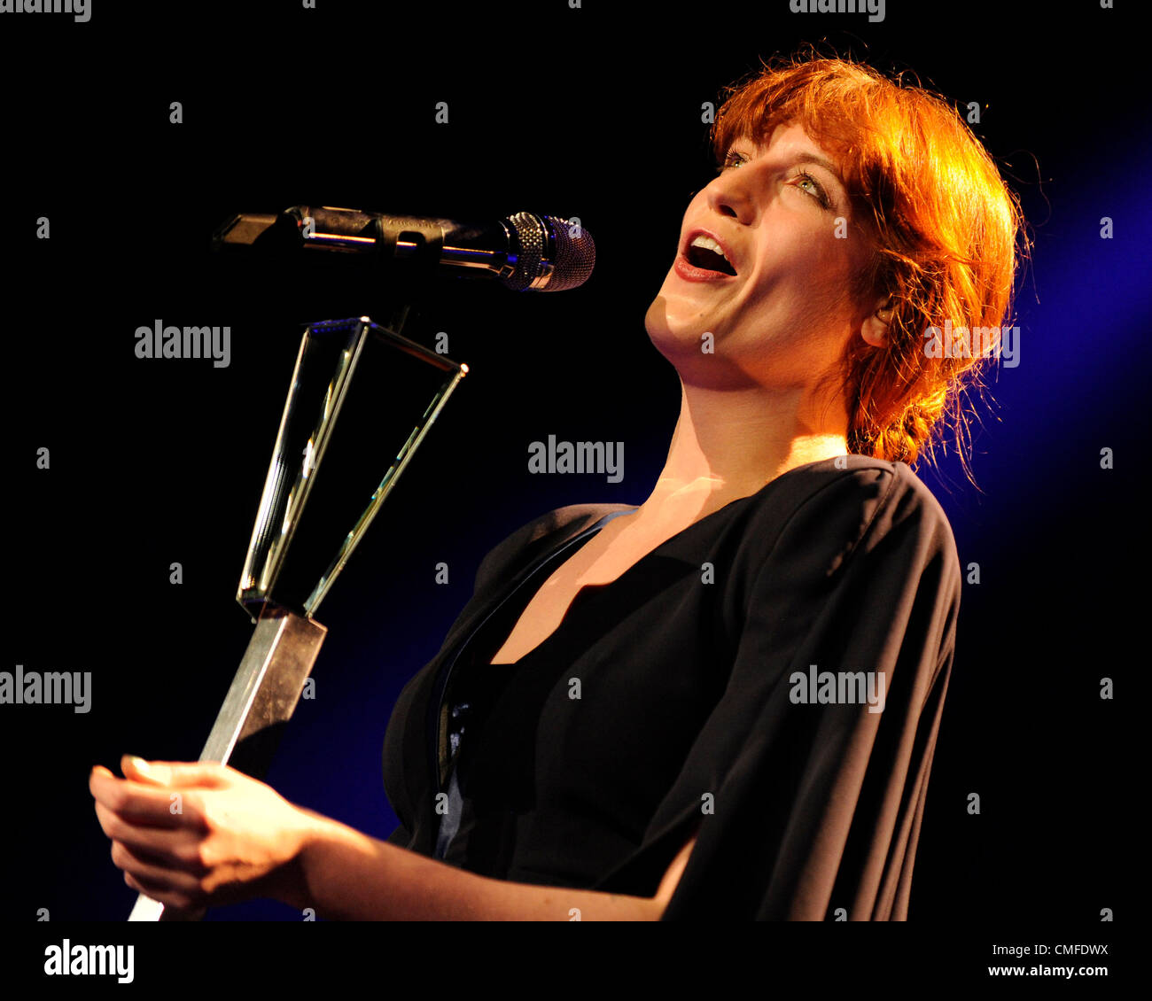 2. August 2012 führt - Toronto, Kanada - englische Indie-Rock-Band "Florence + The Machine" im Canadian Molson Amphitheatre. Im Bild lead-Sänger Florence Welch. Bildnachweis: n8n Foto / Alamy Live News Stockfoto