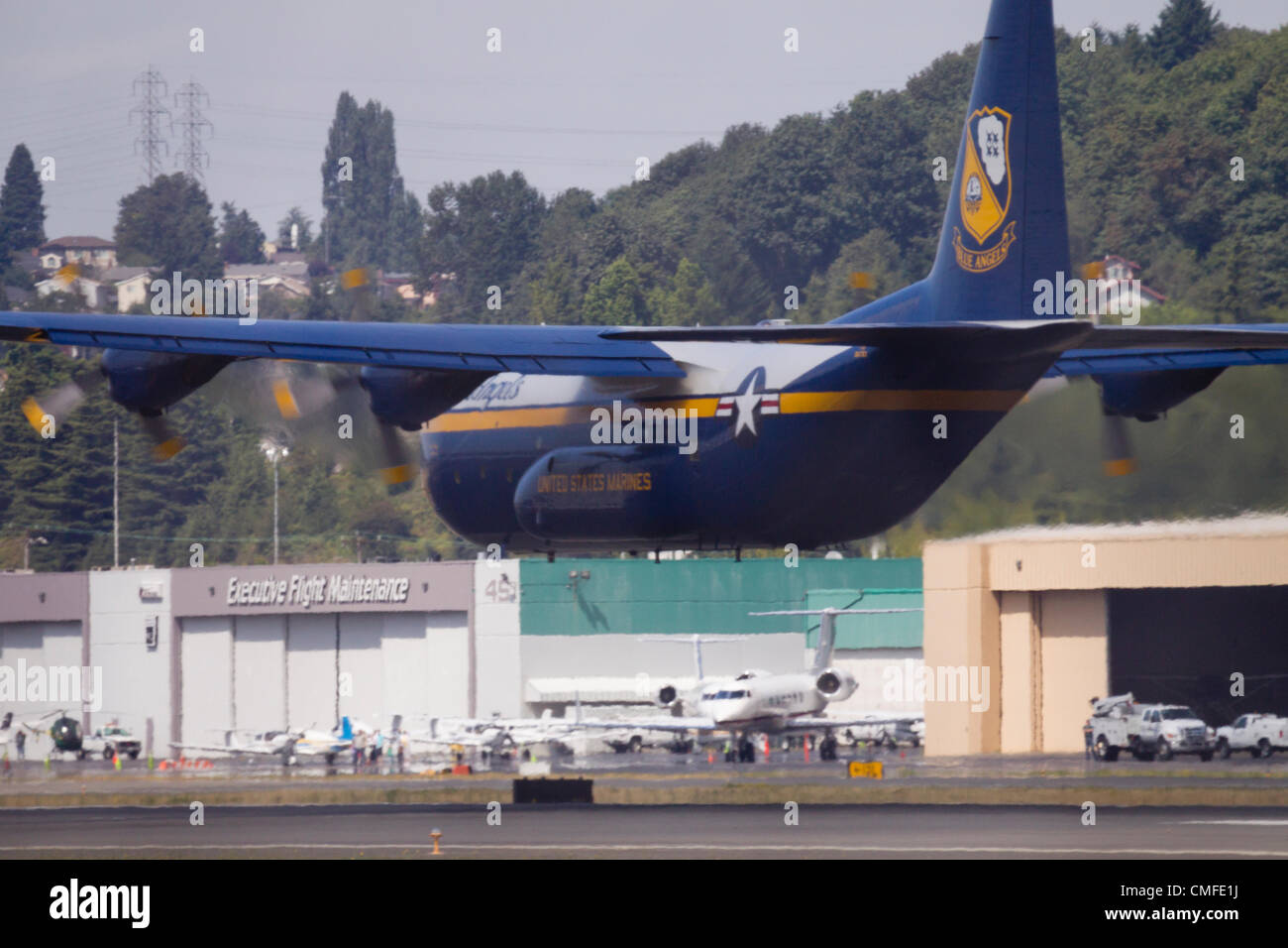 2. August 2012. Fat Albert von Boeing Field/King County Airport, US Navy Flight Demonstration Squadron, Blue Angels Praxis, Seattle, Washington, 2. August 2012, Seafair Stockfoto