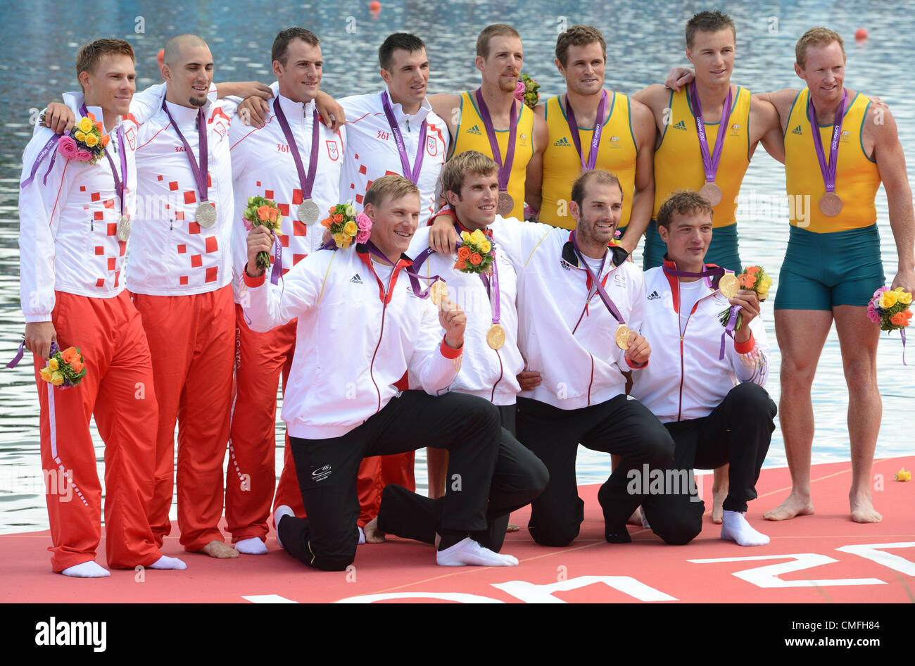 03.07.2012. Eton Dorney, Berkshire, England.  Karl Schulze (Front L-R), Philipp Wende, Lauritz Schoof, Tim Grohmann Deutschlands feiern nach dem Gewinn der Herren Quadruple Sculls Finale mit zweite platzierte Mannschaft Kroatiens mit David Sain, Martin Sinkovic, Damir Martin, Valent Sinkovic und dritte platziert Christopher Morgan, Karsten Forsterling, James McRae, Daniel Noonan von Australien während des Rowing-Wettbewerbs in Eton Dorney in London 2012 Olympische Spiele Kredit : Aktion Plus Sportbilder / Alamy Live News Stockfoto