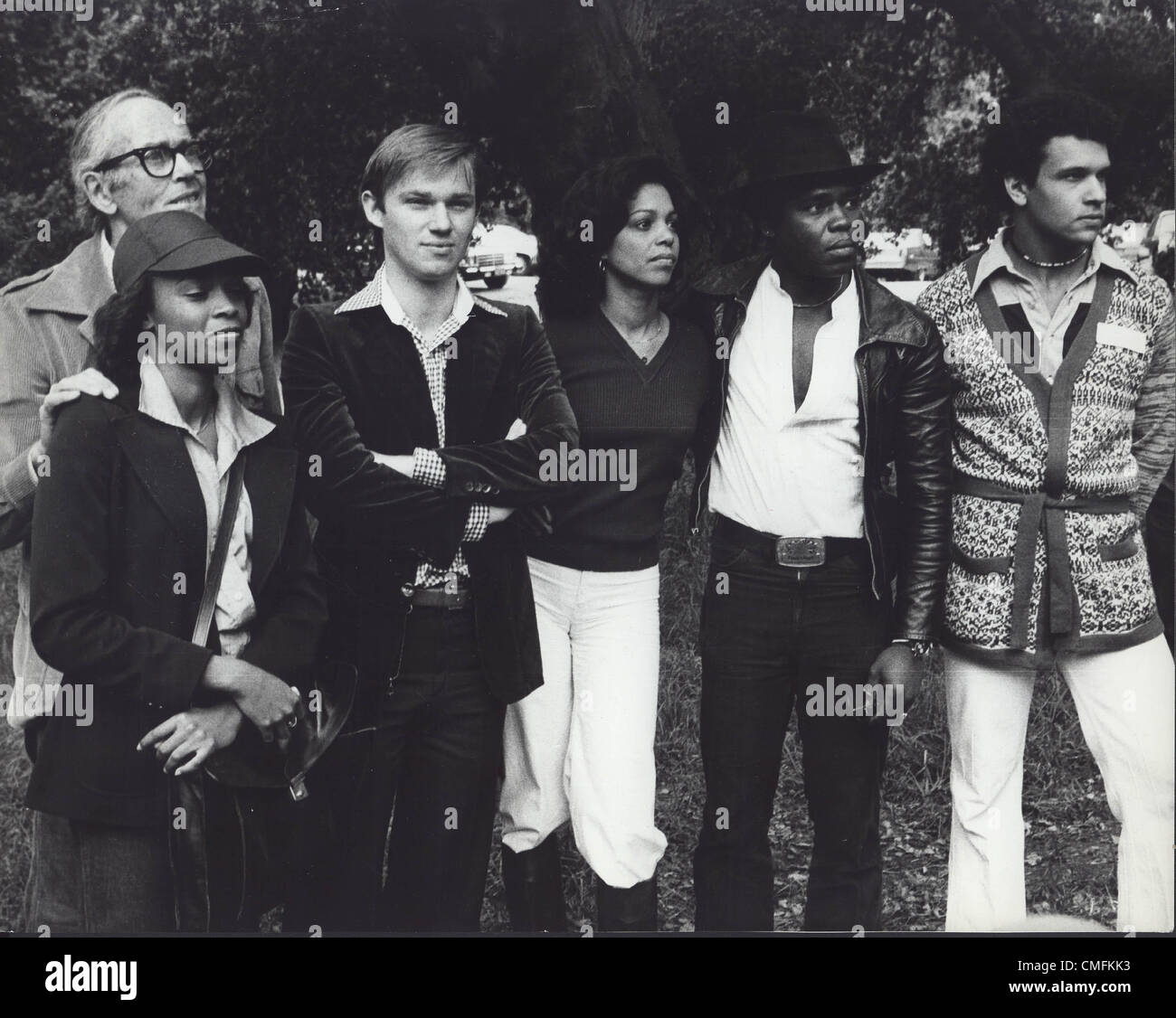 RICHARD THOMAS mit Henry Fonda, Fay Hauser, Lynne Moody, Georg Stanford Brown und Brian Mitchell (Kredit-Bild: © Candy Ward/Globe Photos/ZUMAPRESS.com) Stockfoto