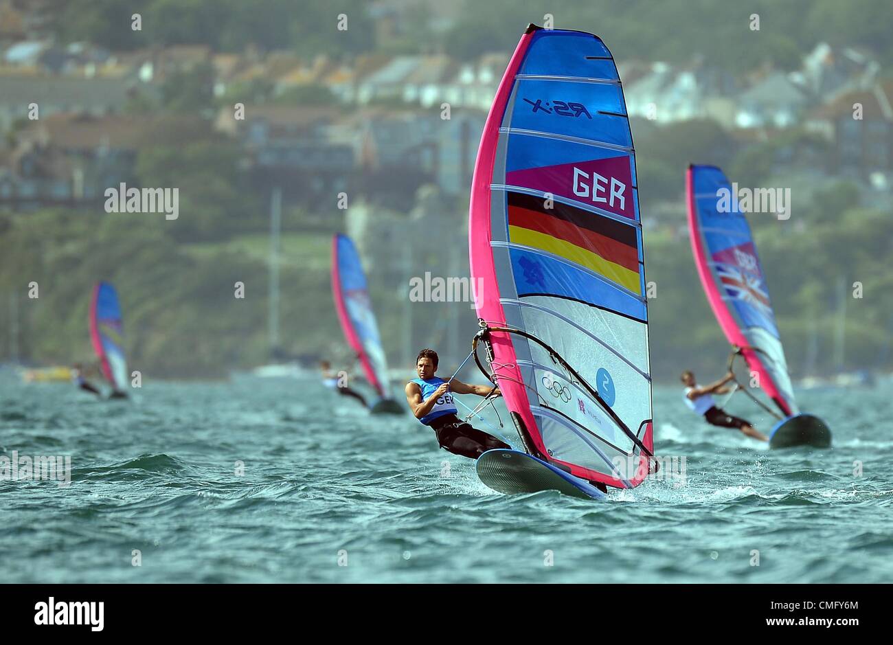 Olympisches Segeln, Aktion während der London 2012 Olympische Spiele bei Weymouth & Portland Veranstaltungsort, Dorset, England, UK.  Toni Wilhelm von Deutschland in die RS: x Windsurfen Klasse Männerrennen 4. August 2012 Bild: DORSET MEDIA SERVICE Stockfoto