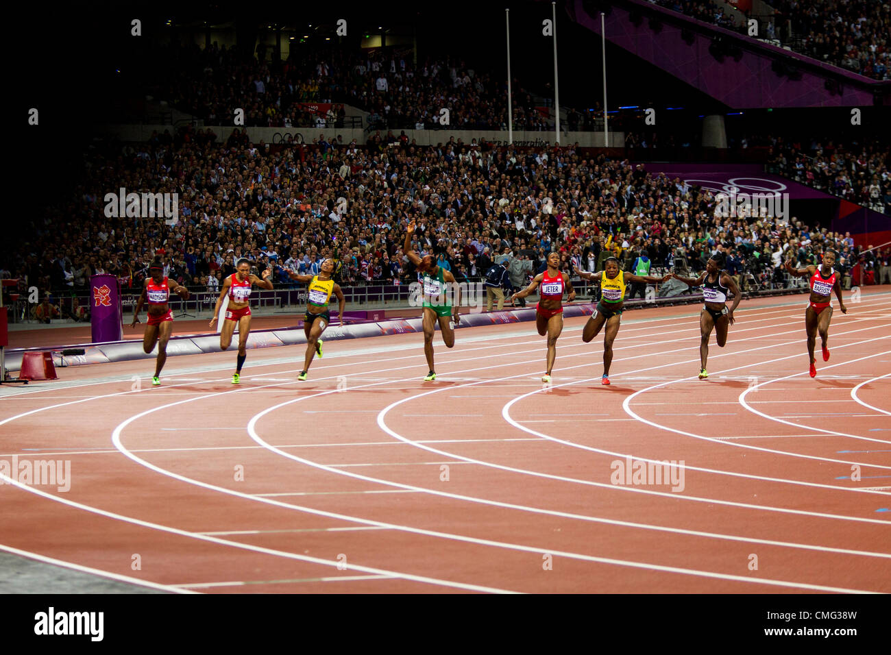 Shelly-Ann Fraser-Pryce (JAM) - dritte von links, die Goldmedaille in der Frauen 100 bei den Olympischen Sommerspielen 2012 in London Stockfoto