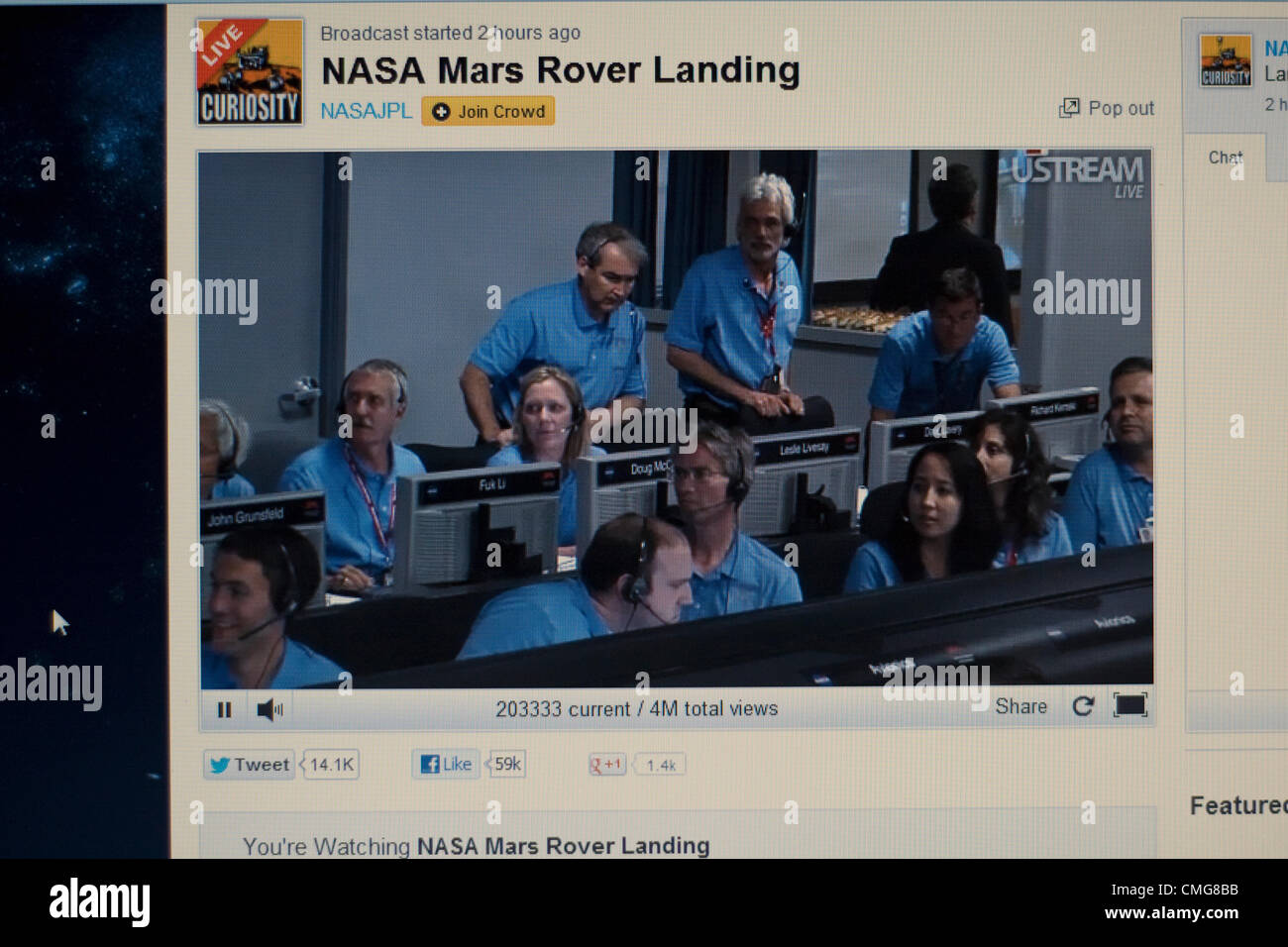 6. August 2012. USA. Live-Stream der NASA Mars Rover Landung. Eine Computer-Ansicht der in der Leitwarte des Jet Propulsion Laboratory am California Institute of Technology in Pasadena Kalifornien Sekunden bevor der Rover Curiosity auf der Oberfläche des Mars landete Stockfoto