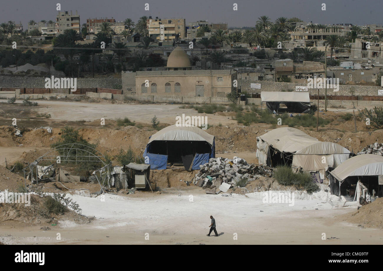 6. August 2012 - Rafah, Gaza-Streifen, Palästinensische Gebiete - ist eine Ansicht des Bereichs Schmuggel-Tunnel entlang der Grenze zum Gazastreifen von Ägypten von Rafah, südlichen Gazastreifen, Montag, 6. August 2012 gesehen. Hamas hat Tunnel Operationen nach dem tödlichen Angriff auf ägyptische Soldaten letzte Nacht heruntergefahren um Infiltrationen von Ägypten nach Gaza zu vermeiden. Verdacht auf Islamisten angegriffen einem ägyptischen militärischen Kontrollpunkt auf Sonntag, 5. August 2012, 16 ägyptische Soldaten zu töten, bevor Sie zwei ihrer Fahrzeuge zu stehlen und in Israel durch einen Sicherheitszaun platzen (Credit-Bild: © Eyad Al Baba/APA Images/ZUMAPRESS.com) Stockfoto