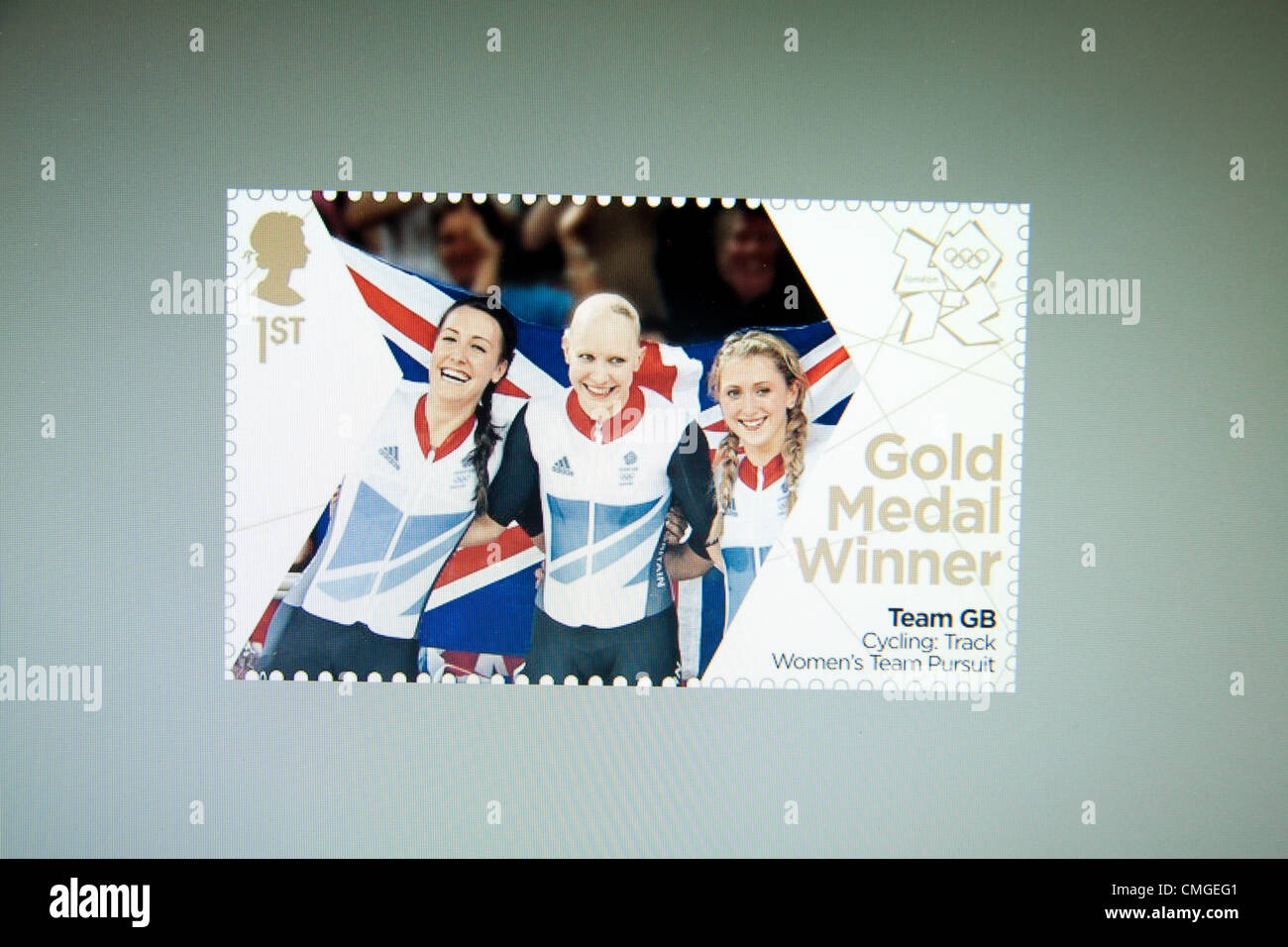 7. August 2012, 2012 in London. Sonderausgabe-Sonderbriefmarke von Laura Trott, Joanna Rowsell und Dane König, der die Goldmedaille bei der Frauen behauptete Team Radsport Spur Verfolgung. Stockfoto