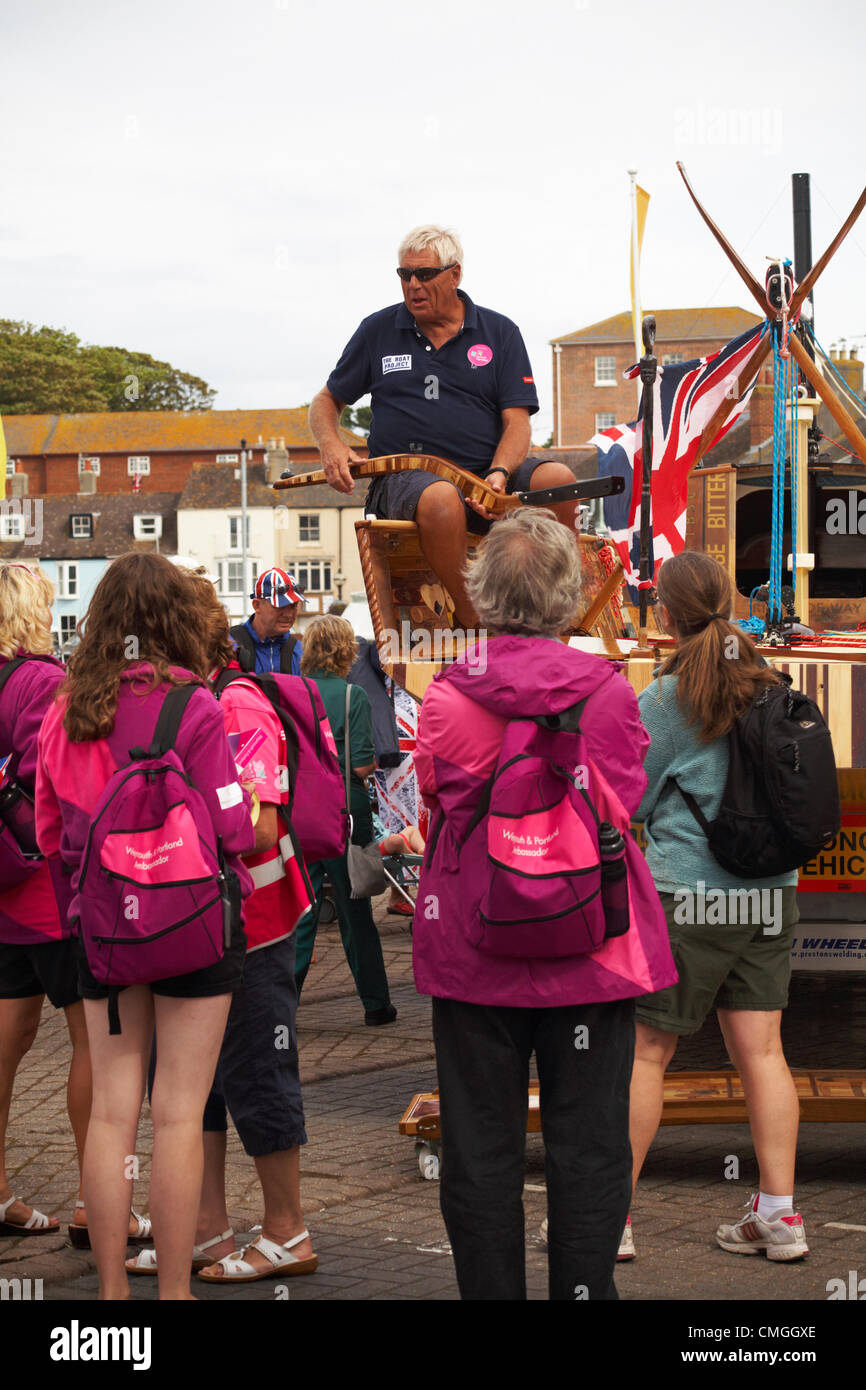 Weymouth, Großbritannien Montag, 6. August 2012. Das Boot "Kollektivgeist" auf dem Display in Weymouth, Großbritannien - das Boot aus gespendeten Holz besteht, die London 2012 Cultural Olympiad, einschließlich eines Jimi Hendrix Gitarren für die Pinne, eine übrig gebliebene Plank aus London 2012 Velodrom, Holz aus der Mary Rose und die Ark Royal und Artikel des täglichen Bedarfs wie Schaufeln, Löffel und Drumsticks zu feiern. Stockfoto