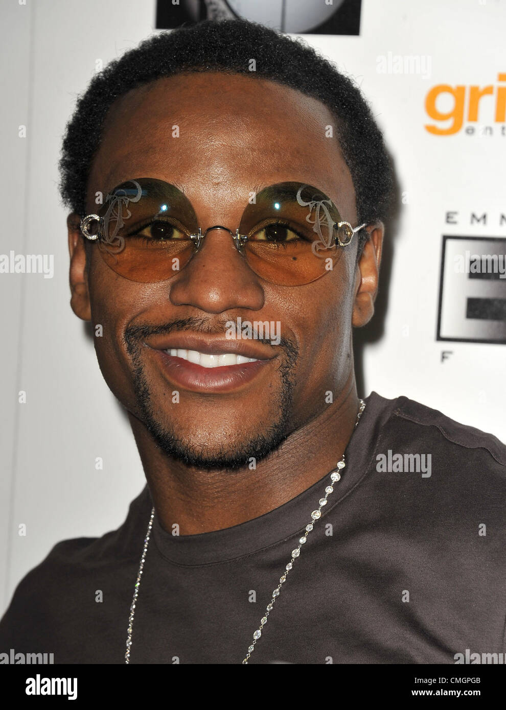 7. August 2012 - Los Angeles, Kalifornien, US - Boxer FLOYD MAYWEATHER JR. einige ausgefallene Sonnenbrille auf dem Los Angeles Screening der "Freiberufler" Held am 6 Chinese Theater in Hollywood. (Kredit-Bild: © D. Long/Globe Photos/ZUMAPRESS.com) Stockfoto