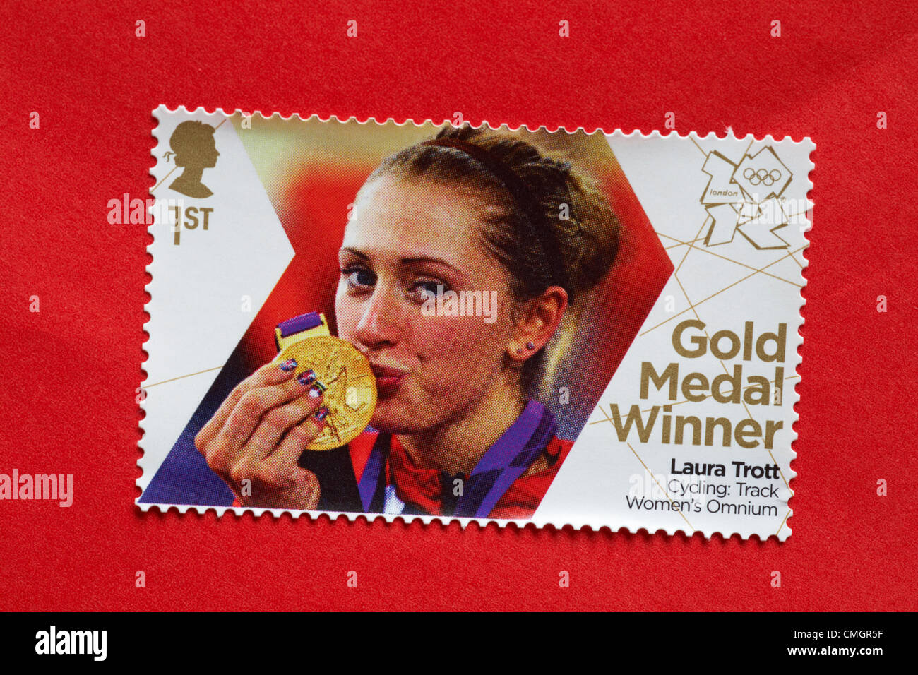 UK Mittwoch, 8. August 2012. Ehren-Goldmedaillen-Gewinner Laura Trott im Radsport Track Frauen Omnium Stempel. Stempel gekauft und auf roten Umschlag senden an Olympischen Unterstützer fest. Bildnachweis: Carolyn Jenkins / Alamy Live News Stockfoto