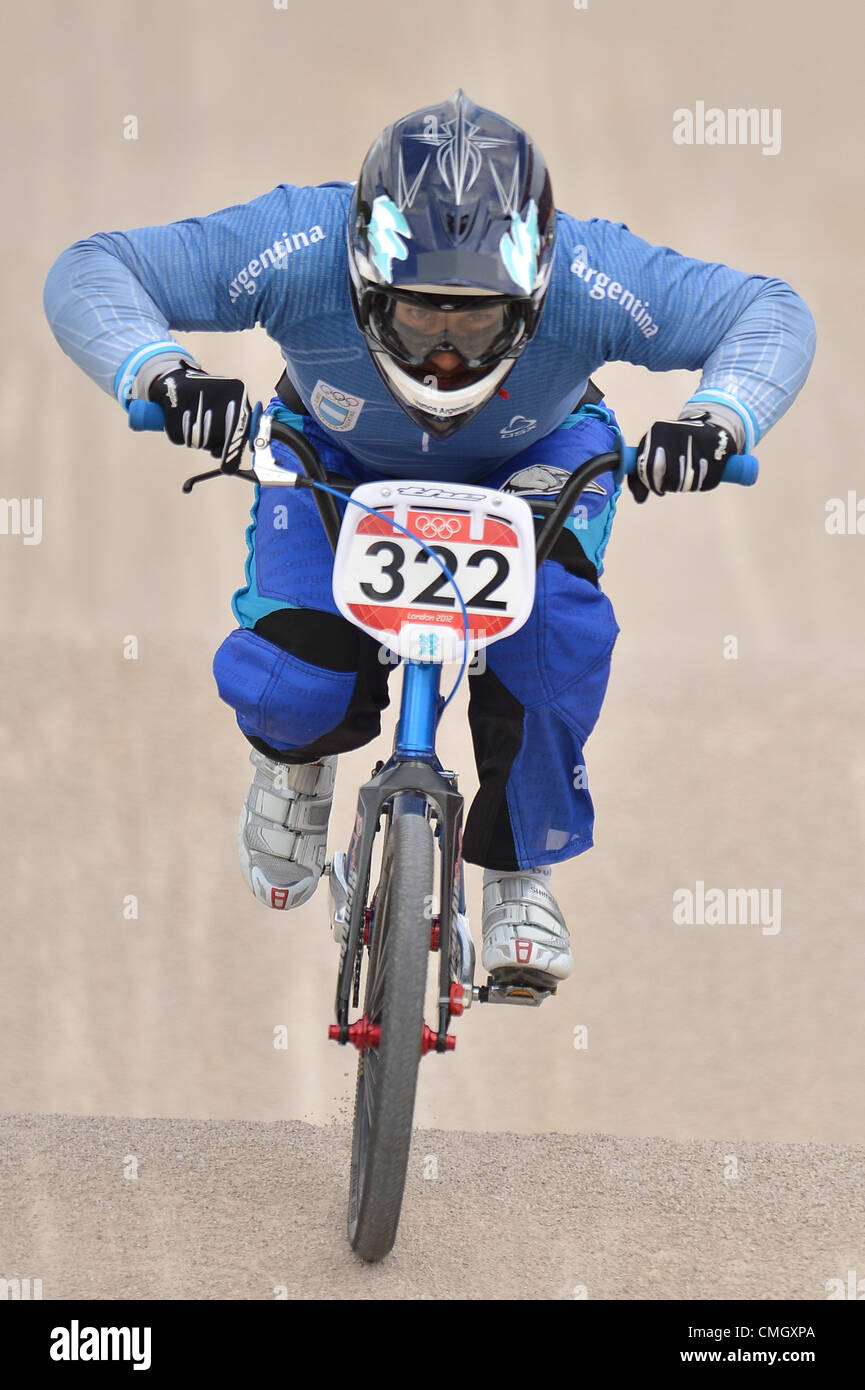 LONDON, ENGLAND - 8 AUGUST, Ernesto Pizarro von Argentinien während der BMX Seeding Run auf der BMX-Strecke am 8. August 2012 in London, England-Foto von Roger Sedres / Gallo Images Stockfoto