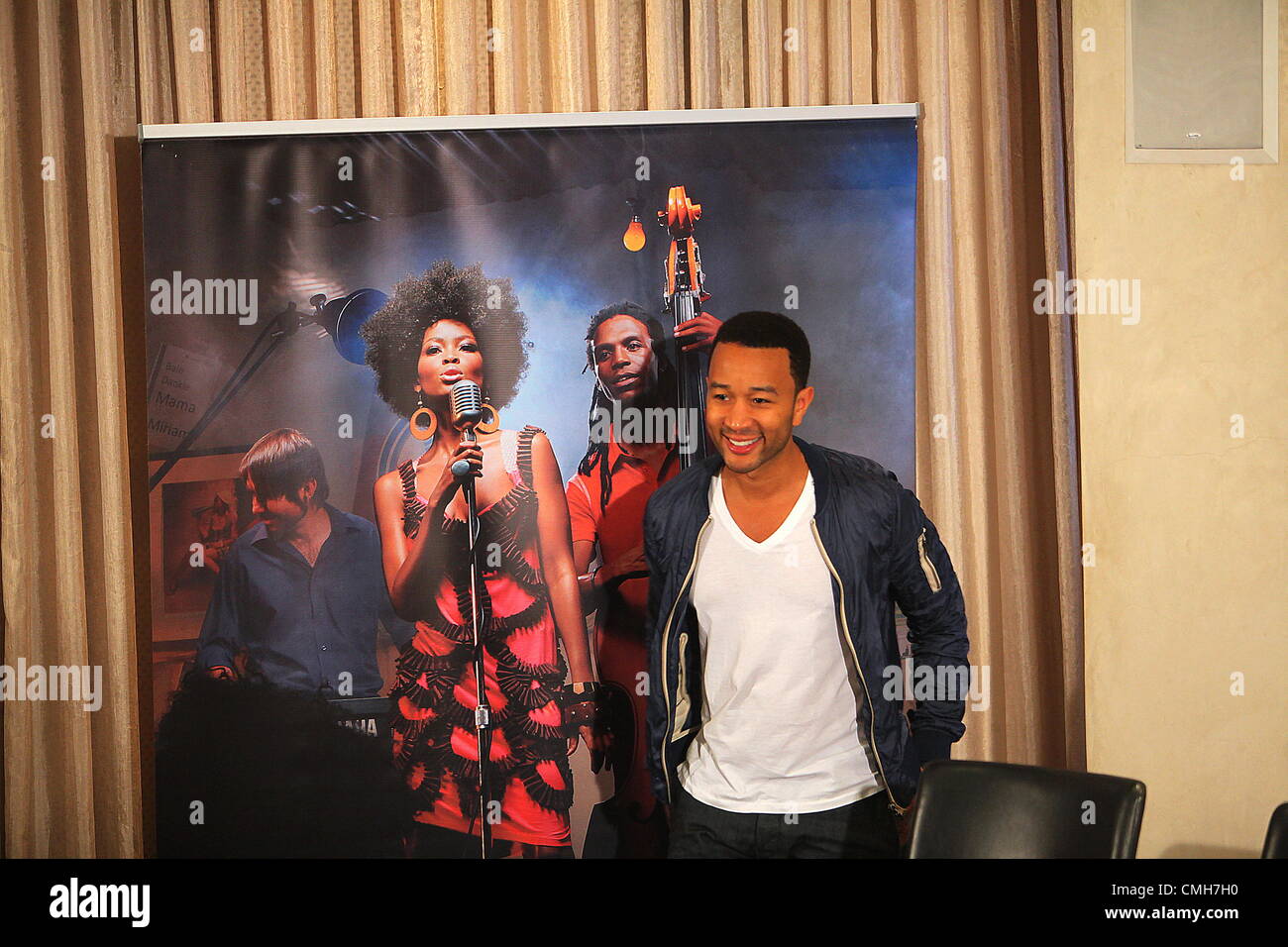 JOHANNESBURG, Südafrika: internationale Sänger John Legend am 9. August 2012 in Johannesburg, Südafrika. Die neunfache Grammy Award Gewinner eine besondere Frauen Monat eine Nacht durchführt zeigen. (Foto von Gallo Images / Zeit / Alon Skuy) Stockfoto