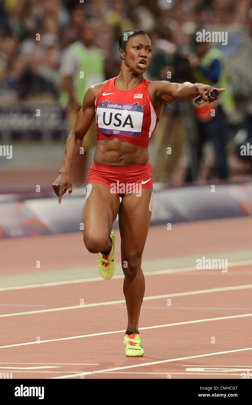 10. August 2012. LONDON, ENGLAND - 10 AUGUST, Carmelita Jeter erzwingt, dass die USA einen neuen Weltrekord in der Frauen 4x100m Staffel Finale während der Abend-Tagung der Leichtathletik bei den Olympischen Stadion am 10. August 2012 in London, England-Foto von Roger Sedres / Gallo Images Stockfoto