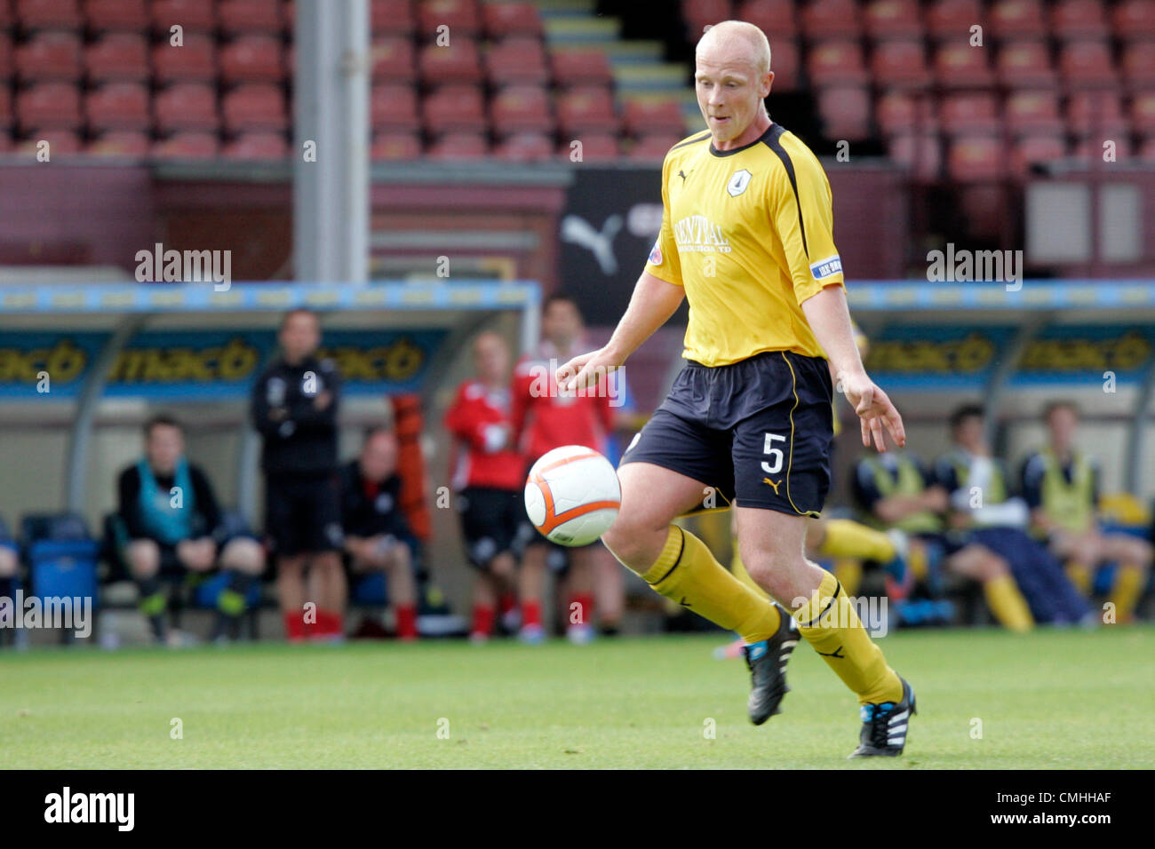 11. August 2012. 11.08.2012 Glasgow, Schottland. 5 Chris Smith in Aktion während der Scottish Football League Division 1 Spiel zwischen Partick Thistle und Falkirk vom Firhill Stadium. Bildnachweis: Ian Buchan / Alamy Live News Stockfoto