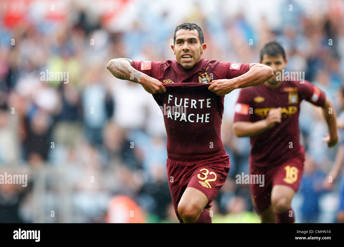 CARLOS TEVEZ feiert CHELSEA V MANCHESTER CITY PARK VILLA BIRMINGHAM ENGLAND 12. August 2012 Stockfoto