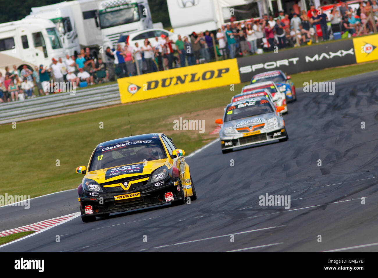 12. August 2012. 12.08.2012. Snetterton Norfolk, England.  Dave Newsham führt das Rennen in seinem ES Racing Vauxhall Vectra in die Halbzeit-Marke der Sonntage 3 Rennen in Snetterton. Stockfoto