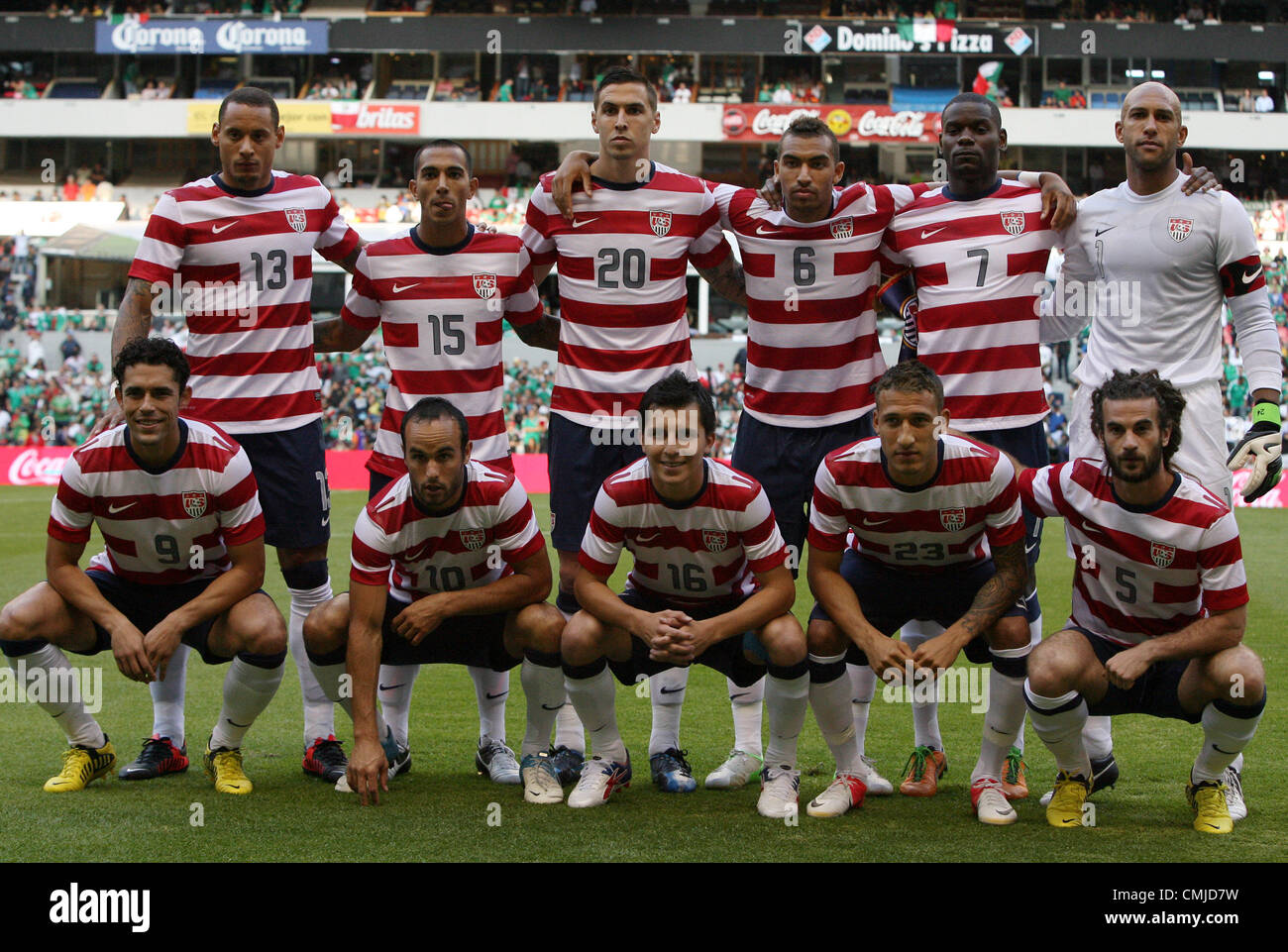 15. August 2012. 15.08.2012. Mexiko-Stadt. Mexiko.  US-Starter vor dem Spiel. Vordere Reihe (l, R): Herculez Gomez (USA), Landon Donovan (USA), Jose Francisco Torres (USA), Fabian Johnson (USA), Kyle Beckerman (USA). Hintere Reihe (l, R): Jermaine Jones (USA), Edgar Castillo (USA), Geoff Cameron (USA), Danny Williams (USA), Maurice Edu (USA), Tim Howard (USA). Die Vereinigten Staaten Männer Nationalmannschaft besiegte die Mexiko-Herren Nationalmannschaft in einem internationalen Freundschaftsspiel 1: 0 im Estadio Azteca in Mexico City, Mexiko. © Aktion Plus Sportbilder / Alamy Live News Stockfoto