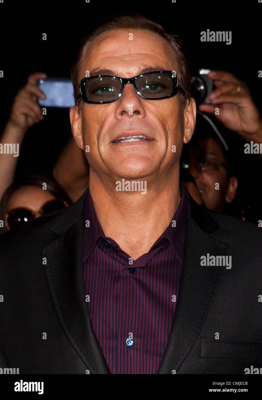 Jean-Claude Van Damme im Ankunftsbereich für THE EXPENDABLES 2 Premiere, Graumans Chinese Theatre, Los Angeles, CA 15. August 2012. Foto von: Emiley Schweich/Everett Collection Stockfoto