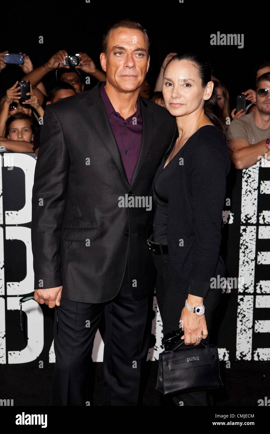 Jean-Claude Van Damme im Ankunftsbereich für THE EXPENDABLES 2 Premiere, Graumans Chinese Theatre, Los Angeles, CA 15. August 2012. Foto von: Emiley Schweich/Everett Collection Stockfoto