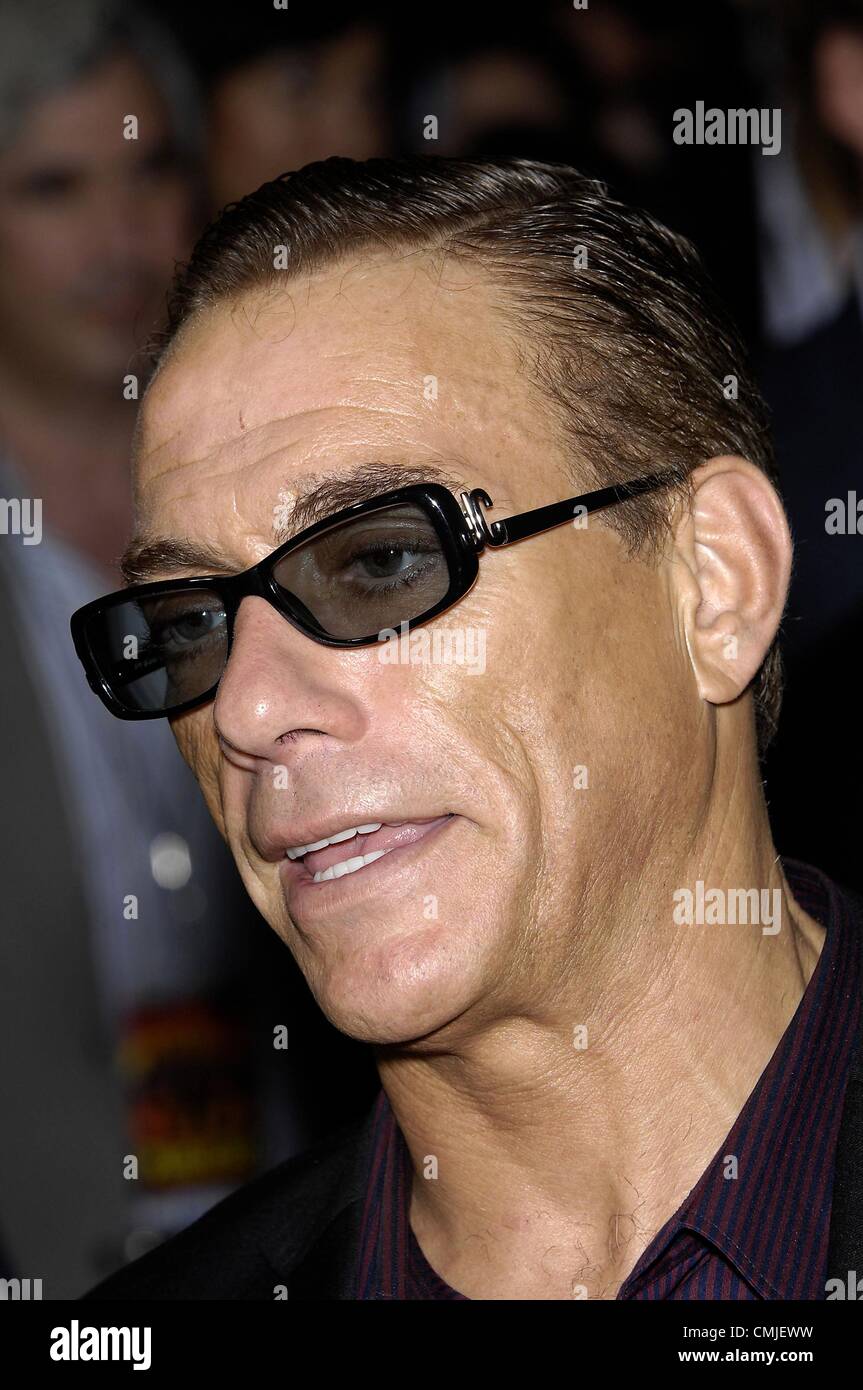 Jean-Claude Van Damme im Ankunftsbereich für THE EXPENDABLES 2 Premiere, Graumans Chinese Theatre, Los Angeles, CA 15. August 2012. Foto von: Michael Germana/Everett Collection Stockfoto