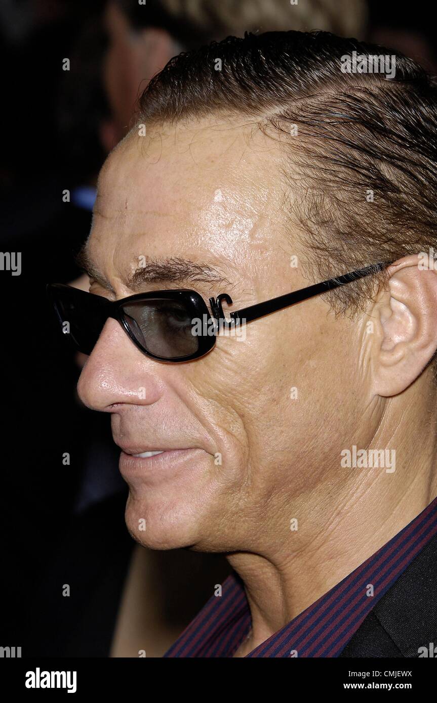 Jean-Claude Van Damme im Ankunftsbereich für THE EXPENDABLES 2 Premiere, Graumans Chinese Theatre, Los Angeles, CA 15. August 2012. Foto von: Michael Germana/Everett Collection Stockfoto
