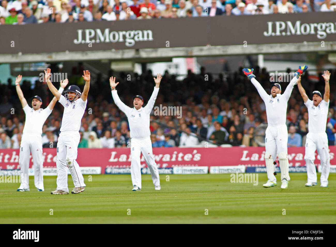 London, England, Donnerstag, 16. August 2012. England Spieler Aufruf zu einer Pforte während der dritten Investec Cricket Test Länderspiel zwischen England und Südafrika, spielte an der Lords Cricket Ground. Stockfoto