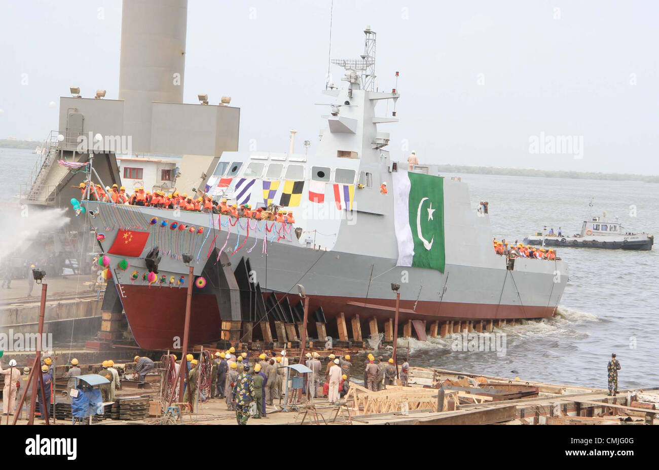Ansicht des zweiten schnell Angriff Handwerk (Rakete) PNS DEHSHAT während Launching Ceremony im Karachi Werft und Maschinenfabrik (KS & EW) am Donnerstag, 16. August 2012 statt. Stockfoto