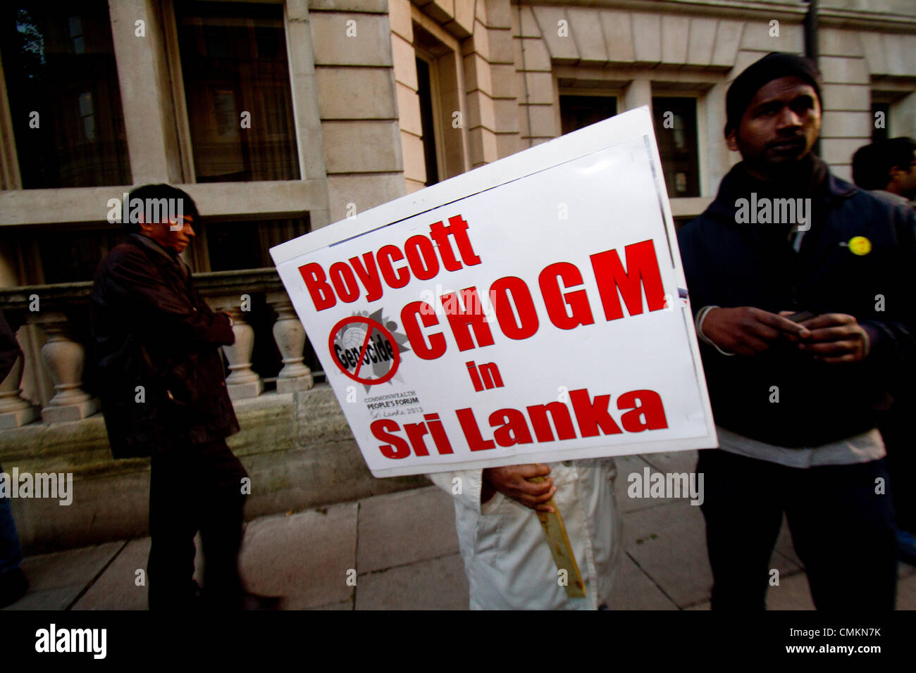 Westminster London. 2. November 2013. Tamilen in London protestierten vor der bevorstehenden Commonwealth Staats-und Regierungschefs in Colombo Sri Lanka drängen Premierminister David Cameron und seine königliche Hoheit Prinz Charles, der Gipfel, der angebliche Menschenrechtsverletzungen gegen die tamilische Bevölkerung Kredit zu boykottieren: Amer Ghazzal/Alamy Live-Nachrichten Stockfoto
