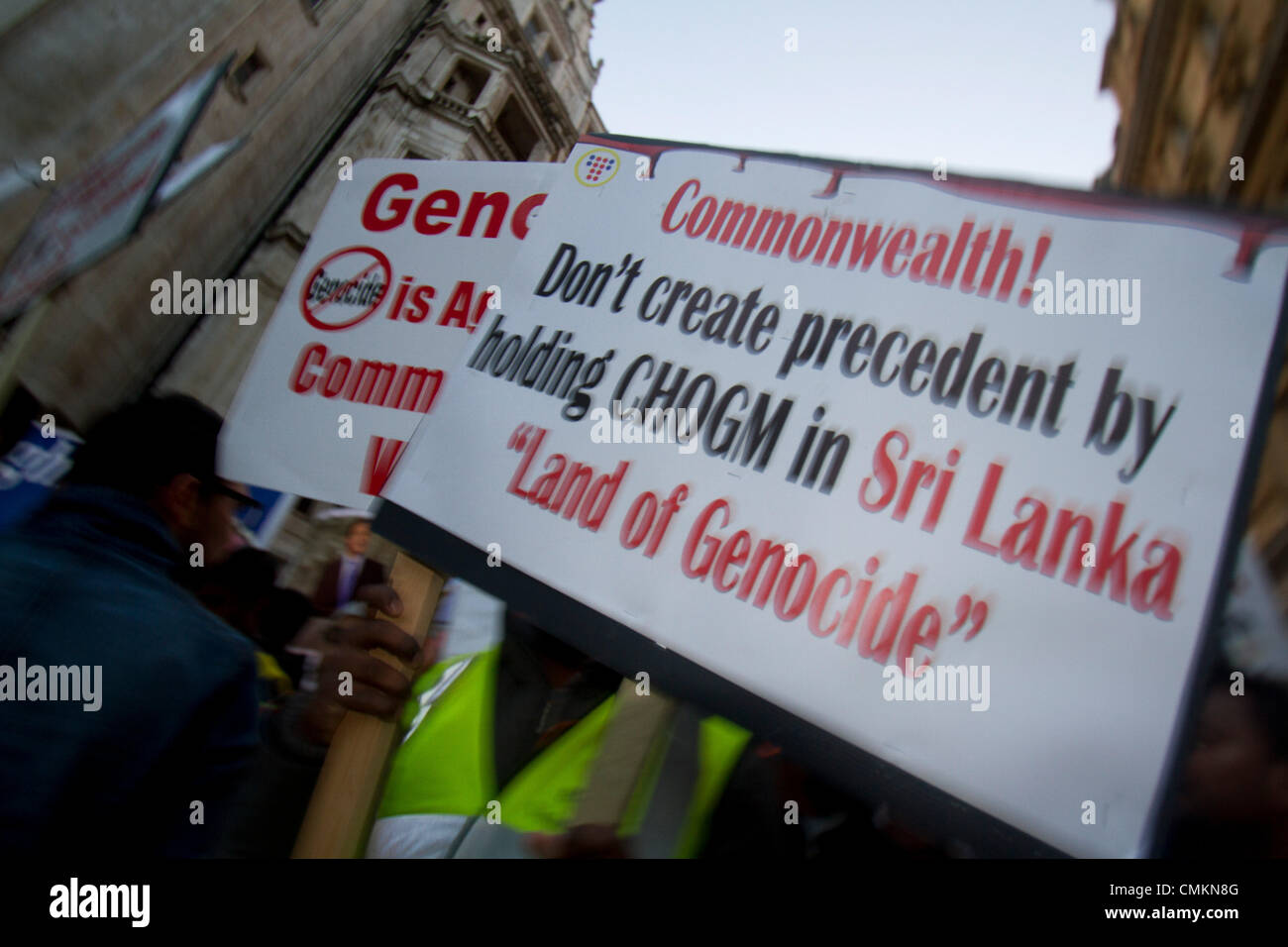 Westminster London. 2. November 2013. Tamilen in London protestierten vor der bevorstehenden Commonwealth Staats-und Regierungschefs in Colombo Sri Lanka drängen Premierminister David Cameron und seine königliche Hoheit Prinz Charles, der Gipfel, der angebliche Menschenrechtsverletzungen gegen die tamilische Bevölkerung Kredit zu boykottieren: Amer Ghazzal/Alamy Live-Nachrichten Stockfoto