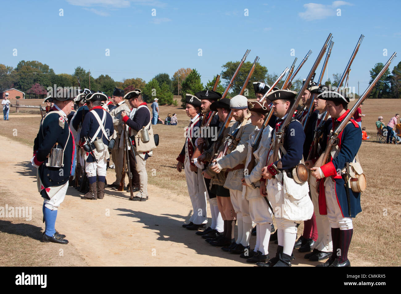 Camden, SC, USA. 2. November 2013. Historischen Camden hält seine 43. Reolutionary Krieg Field Days. Der Unabhängigkeitskrieg-Re-enactment feierte die 225. Jahrestag der Revolution mit Demonstrationen in den Park und ein Kampf auf dem Feld mit der Rotröcke und die Patrioten Stockfoto