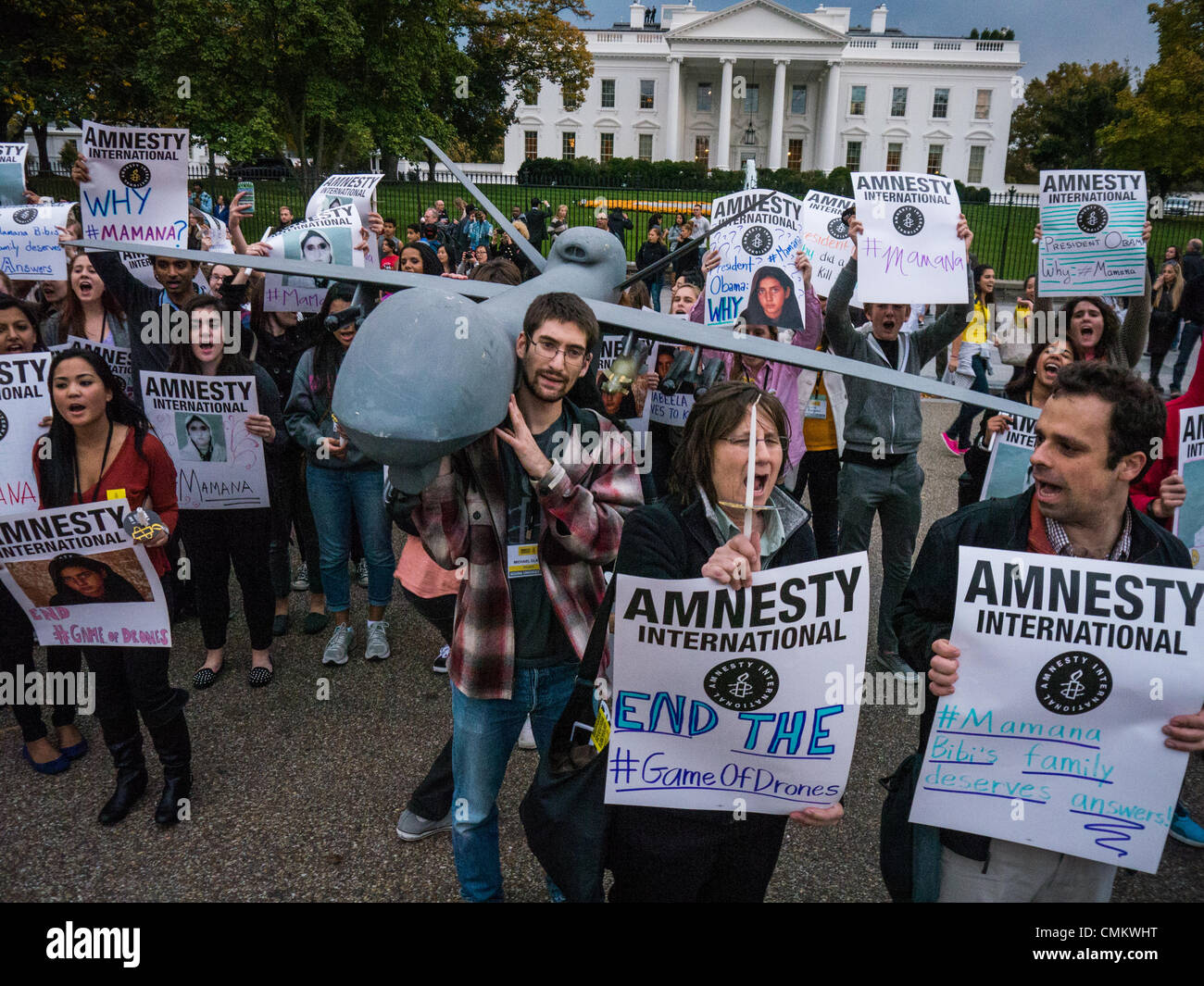 Washington, DC, USA. 2. November 2013. Aktivisten mit Amnesty International protestiert Drohne Hinrichtungen und außergerichtliche macht. Bildnachweis: Ann wenig/Alamy Live-Nachrichten Stockfoto