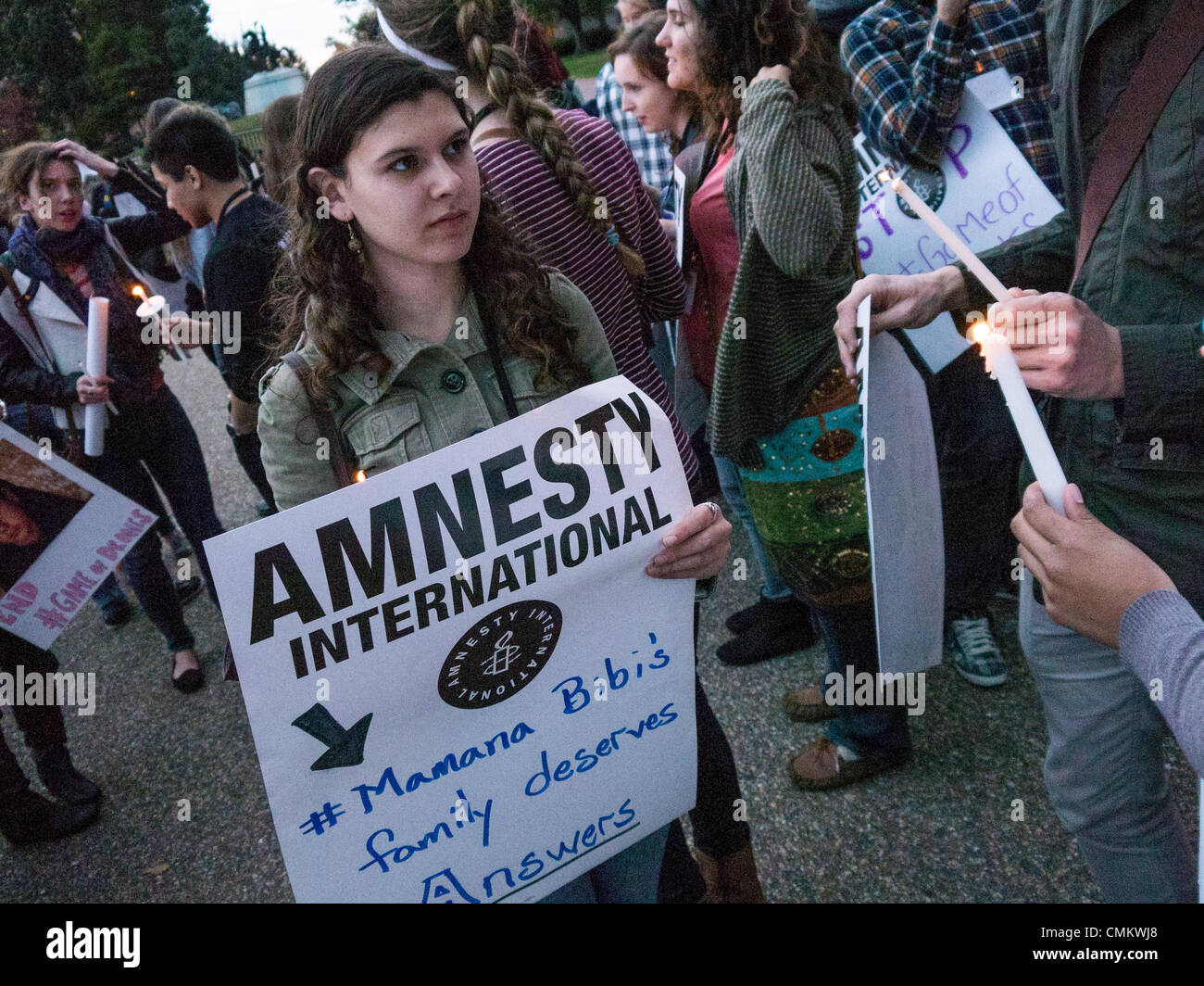 Washington, DC, USA. 2. November 2013. Aktivisten mit Amnesty International protestiert Drohne Hinrichtungen und außergerichtliche macht. Bildnachweis: Ann wenig/Alamy Live-Nachrichten Stockfoto