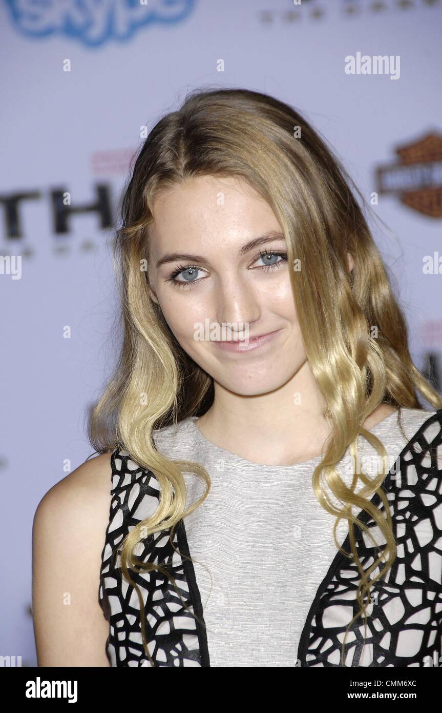 Luca Bella Facinelli im Ankunftsbereich für THOR: The Dark World Premiere, El Capitan Theatre, Los Angeles, CA 4. November 2013. Foto von: Michael Germana/Everett Collection Stockfoto