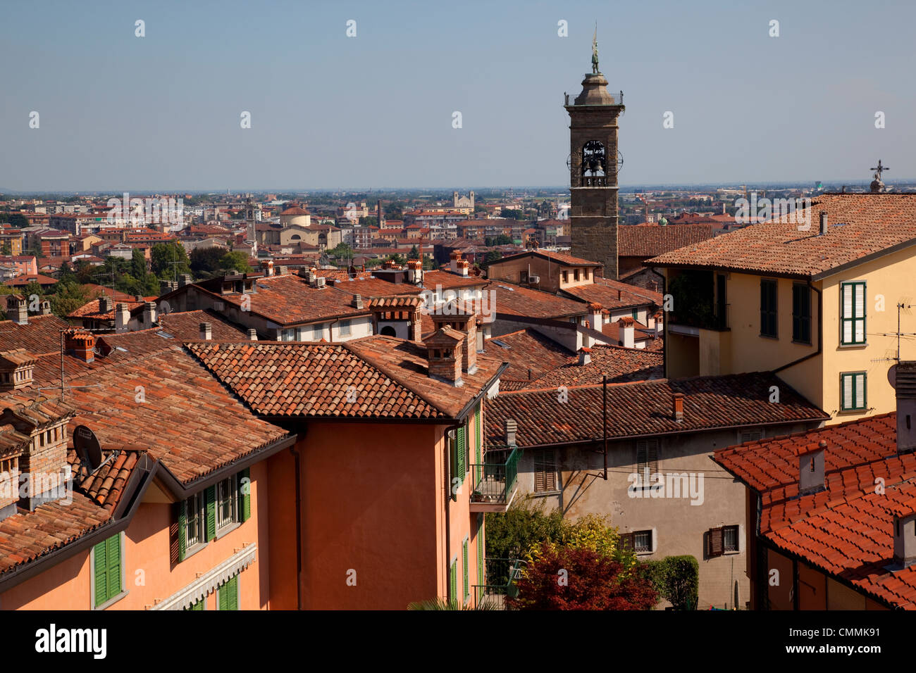 Blick auf die Unterstadt von Oberstadt Bergamo, Lombardei, Italien, Europa Stockfoto