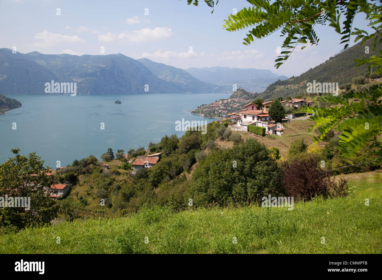 Blick in Richtung Marone von in der Nähe von Sale Marasino, Lago d ' Iseo, Lombardei, italienische Seen, Italien, Europa Stockfoto
