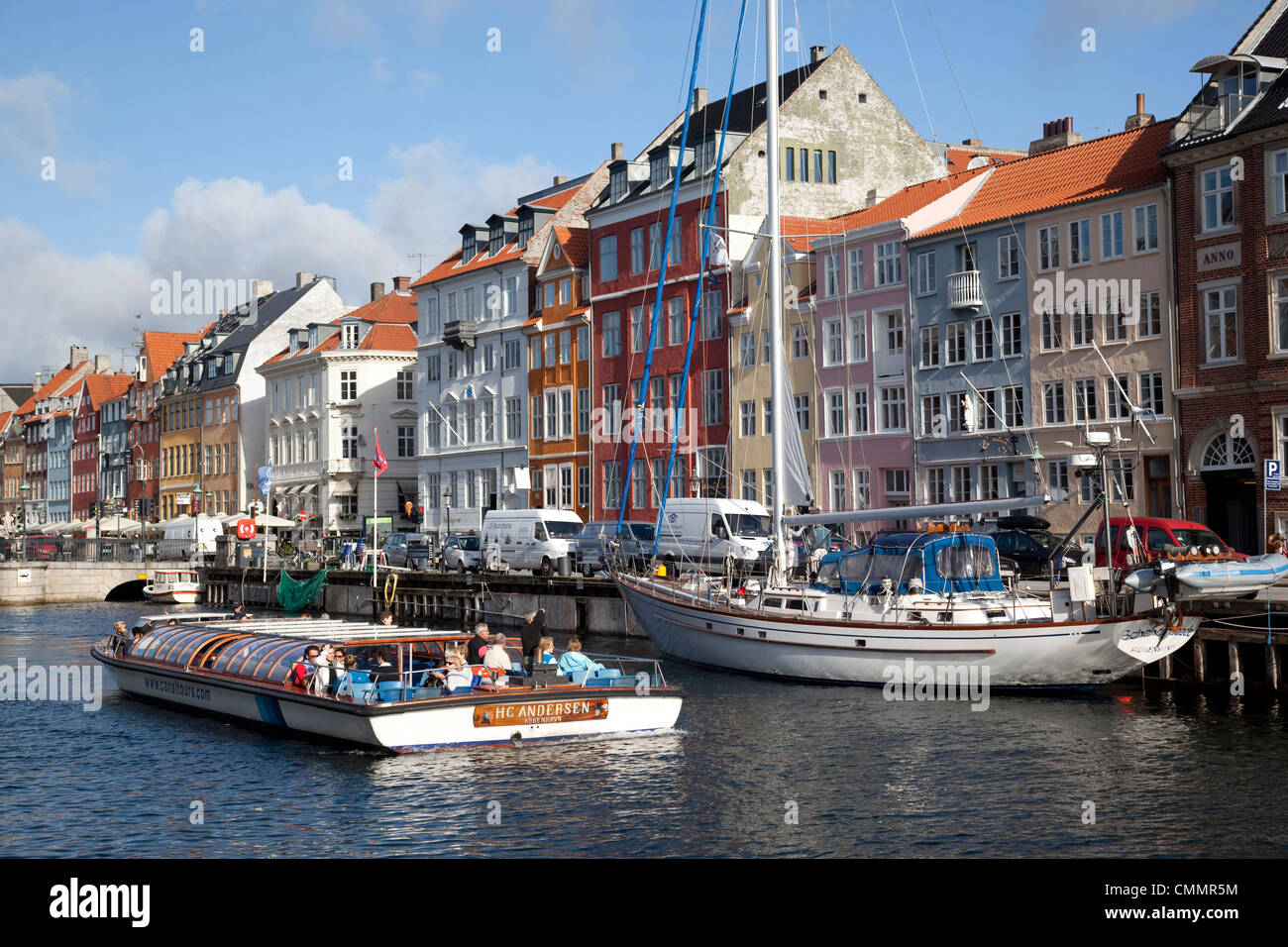 Nyhavn und Riverboat, Kopenhagen, Dänemark, Skandinavien, Europa Stockfoto