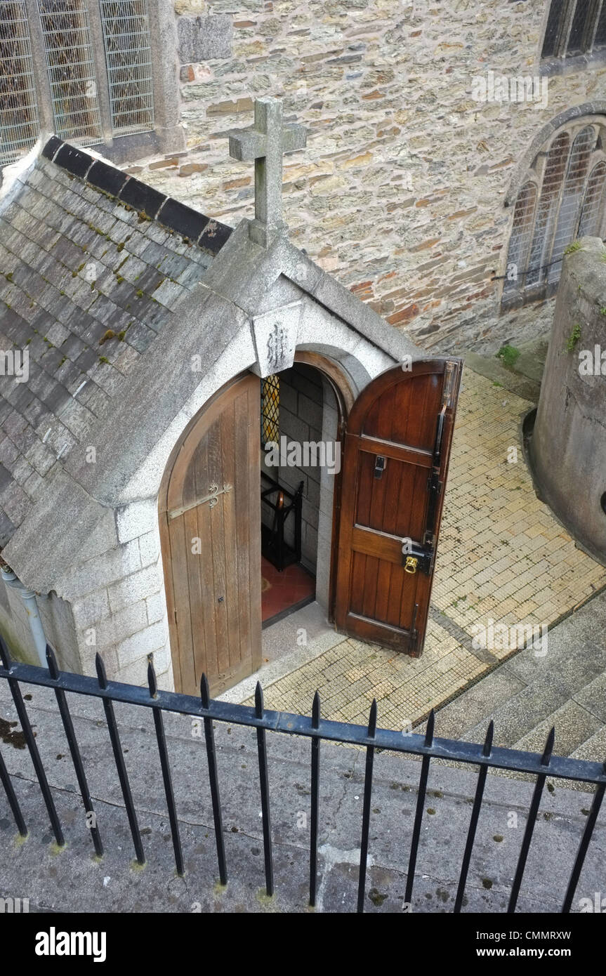 Eine offene Tür von Falmouth Pfarrkirche Stockfoto