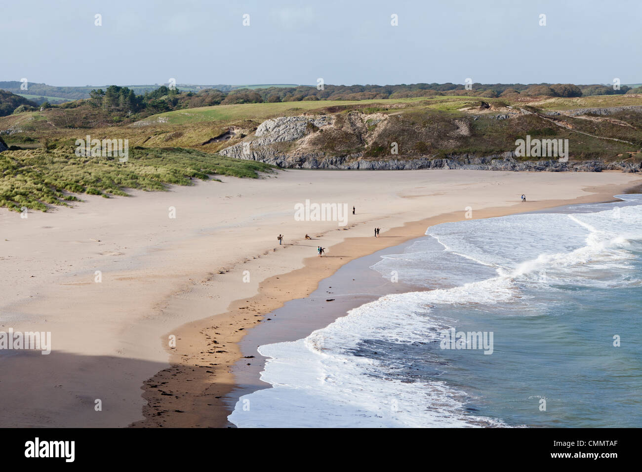 Ein Blick über Broadhaven Beach, West Wales. Stockfoto