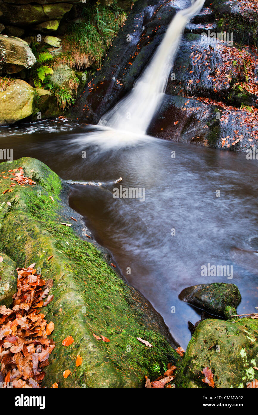 Oberen Wasserfall bei Posforth Gill, Bolton Abbey, Yorkshire, England, Vereinigtes Königreich, Europa Stockfoto