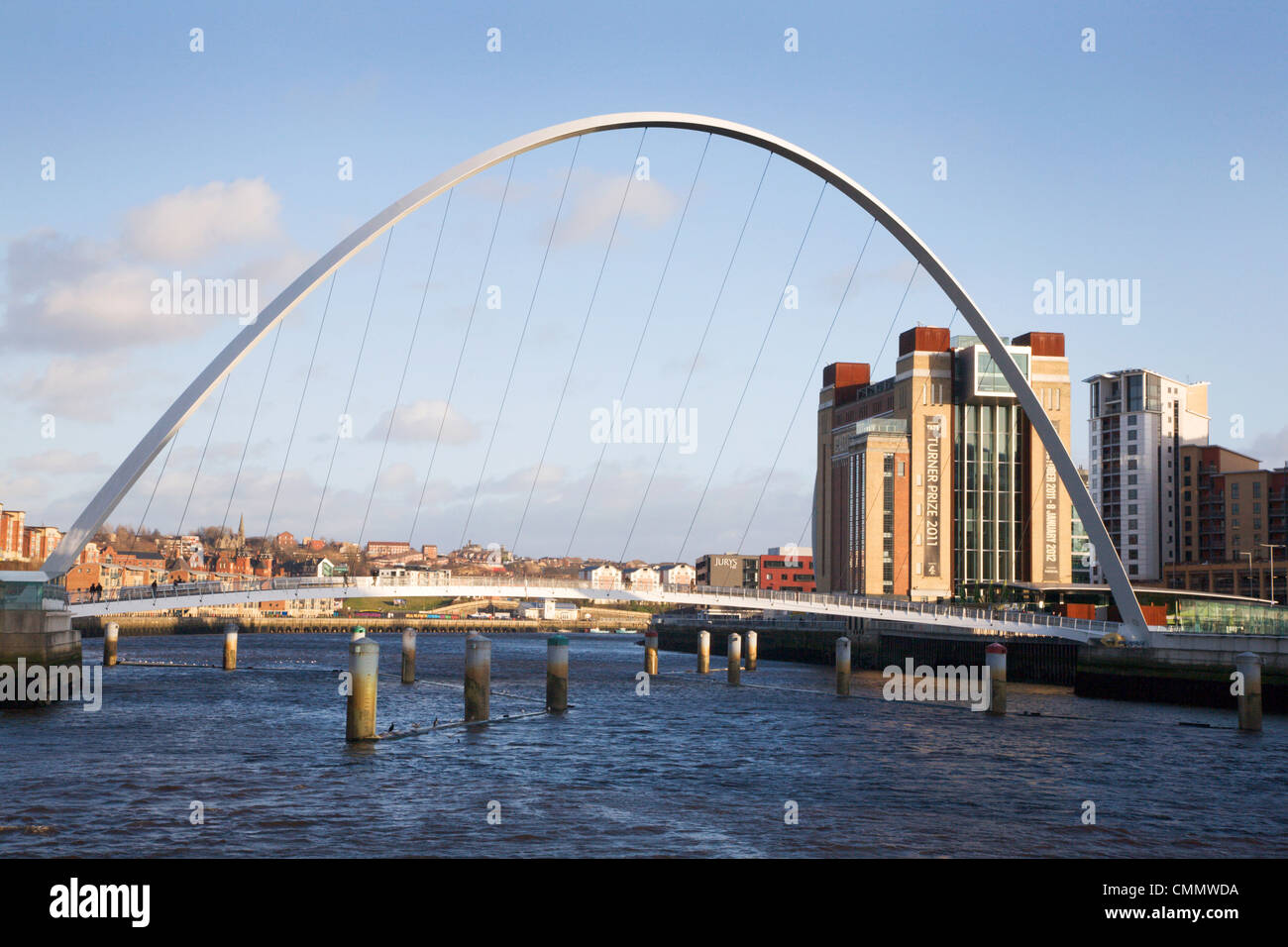 Millennium Bridge und die Ostsee von Kai, Newcastle Upon Tyne, Tyne and Wear, England, Vereinigtes Königreich, Europa Stockfoto