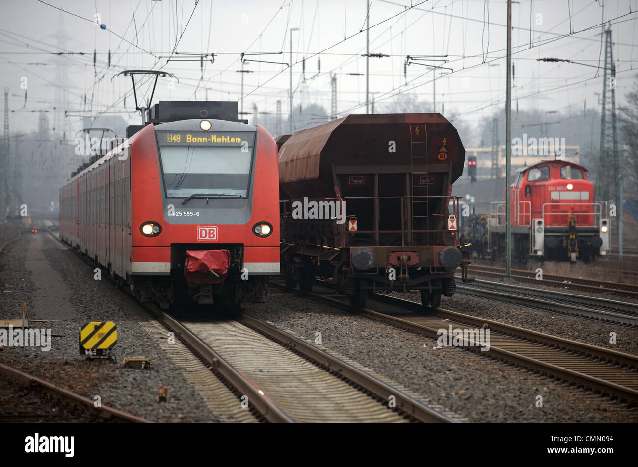 Personen- und Güterzüge, Solingen, Nordrhein-Westfalen, Deutschland. Stockfoto