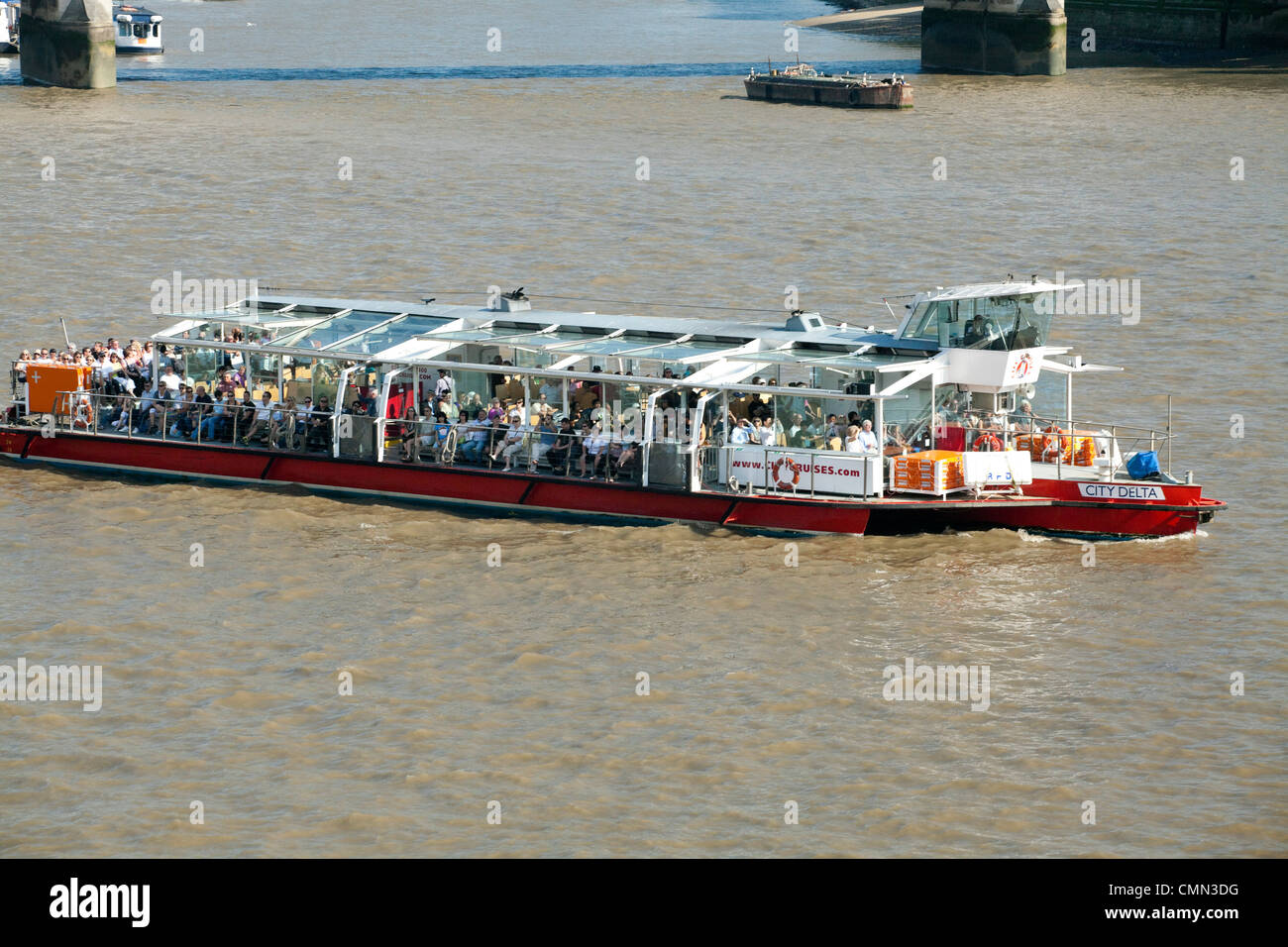 Sightseeing in London vom Ausflugsboot auf RiverThames Stockfoto