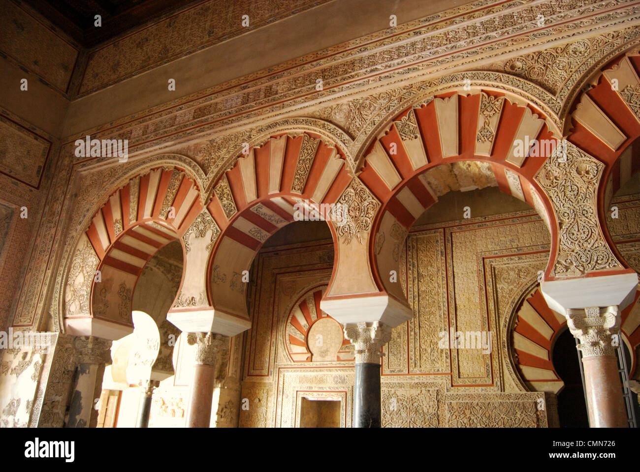 Mittelschiff, der Halle der Abd al-Rahman III, Medina Azahara (Madinat al-Zahra), in der Nähe von Cordoba, Andalusien, Spanien, Europa. Stockfoto