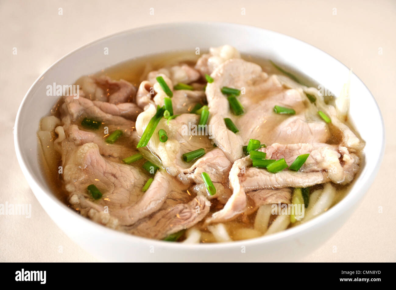 Japanische Udon-Nudeln mit Schweinefleisch Stockfoto