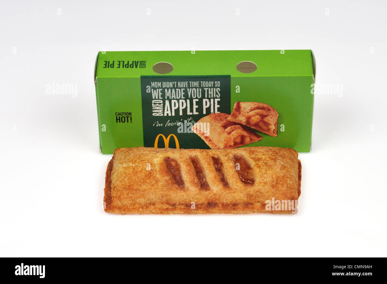 McDonald's heißer Apfelkuchen vor Verpackung auf weißem Hintergrund ausschneiden USA. Stockfoto