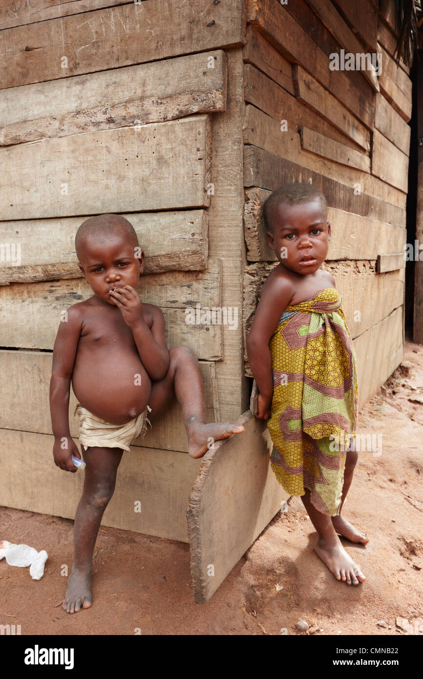 BaAka Pygmäen Kinder, Dzanga Sangha Reserve, Zentralafrikanische Republik, Afrika Stockfoto