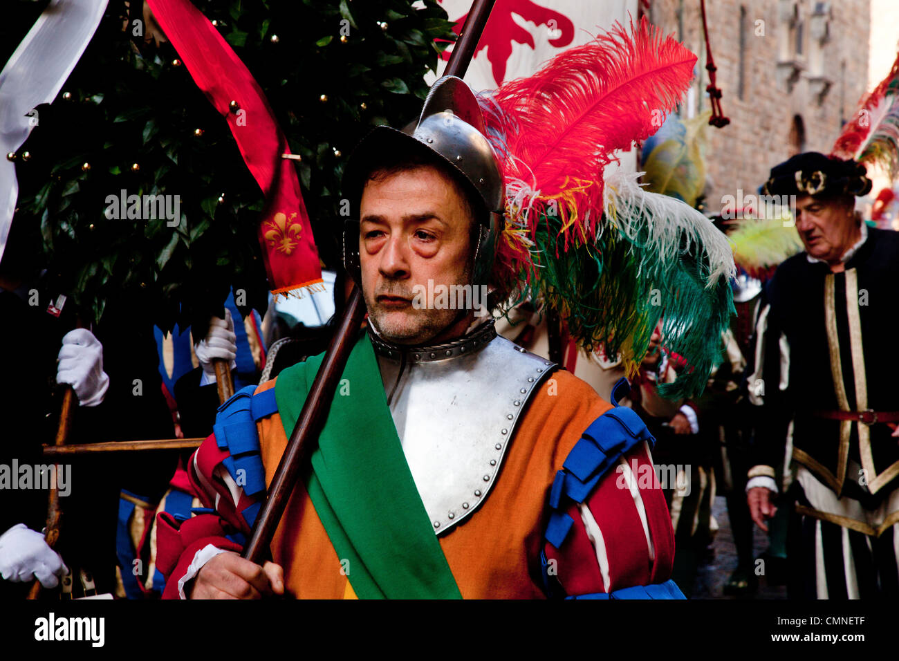 Traditionelle Prozession um den Anfang der Karneval von Viareggio in der Stadt Florenz markieren. St. Stephens Platz. Stockfoto