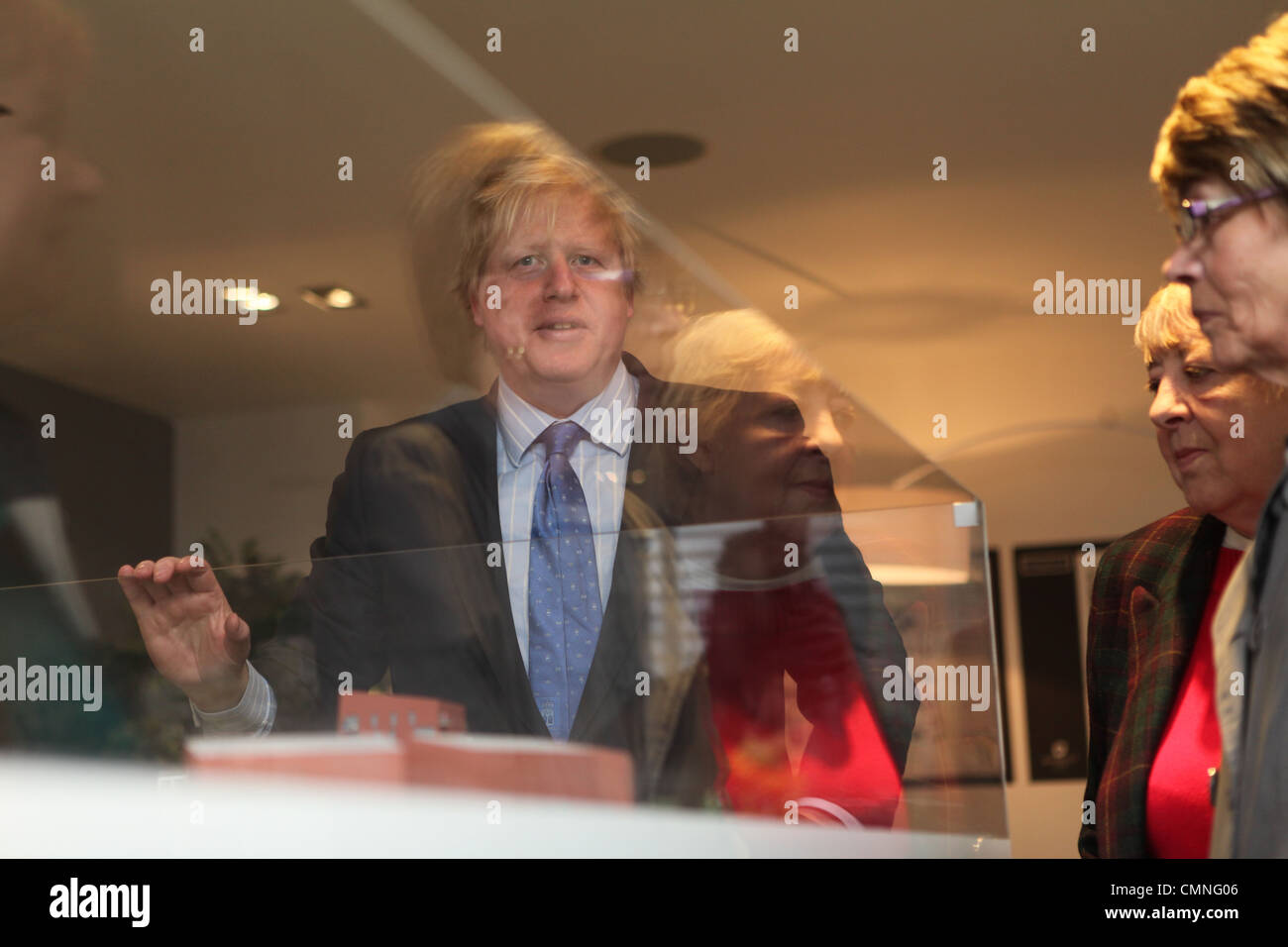 Boris Johnson besucht ein Wohnprojekt von der Evolution in Edgware North London zur Förderung selbst als Londoner Bürgermeister, was er ist Doi Stockfoto