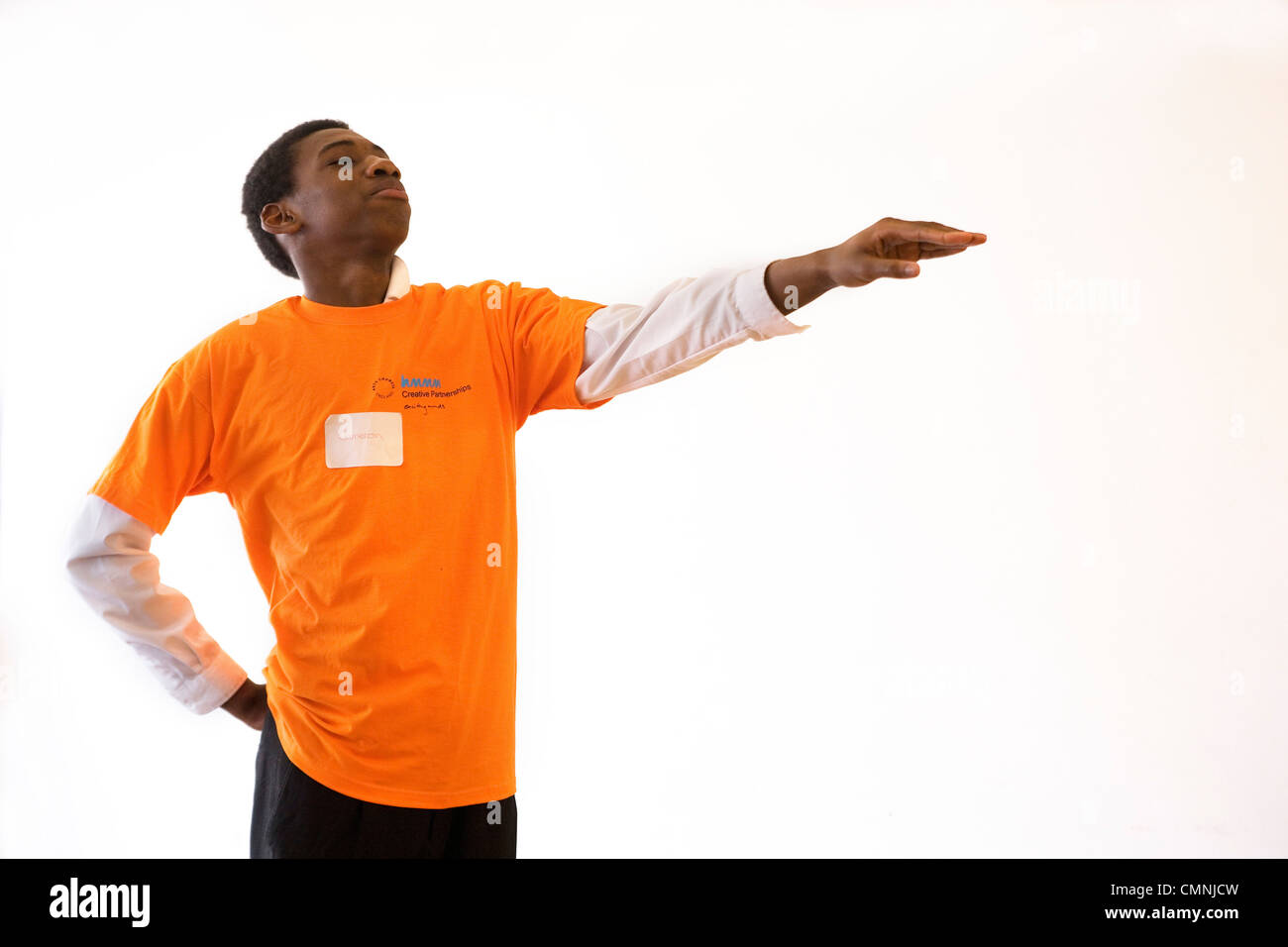 Junge Leute tanzen mit London kreative Partnerschaft Stockfoto