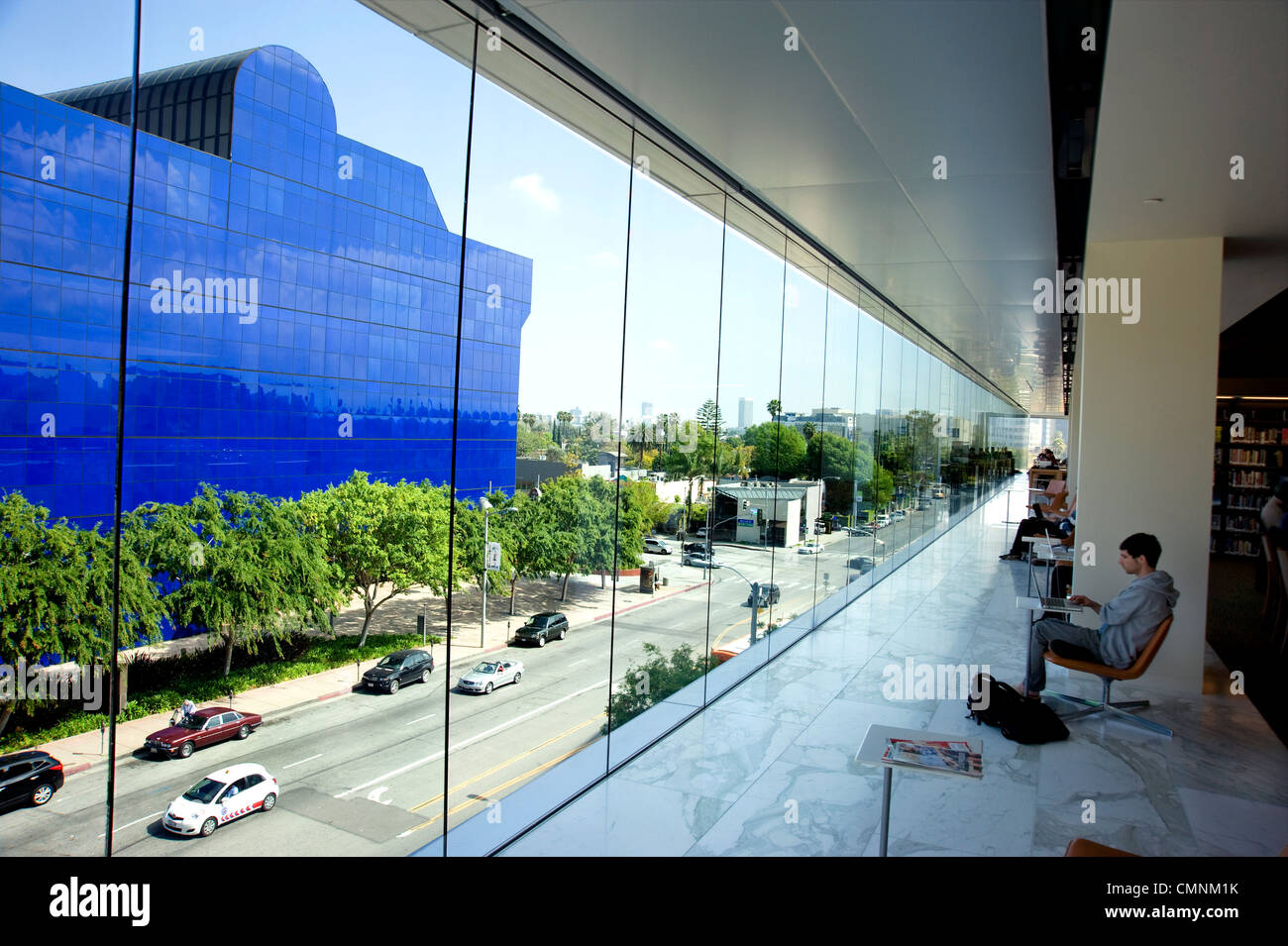 Ansicht des Pacific Design Center von West Hollywood Public Library Stockfoto