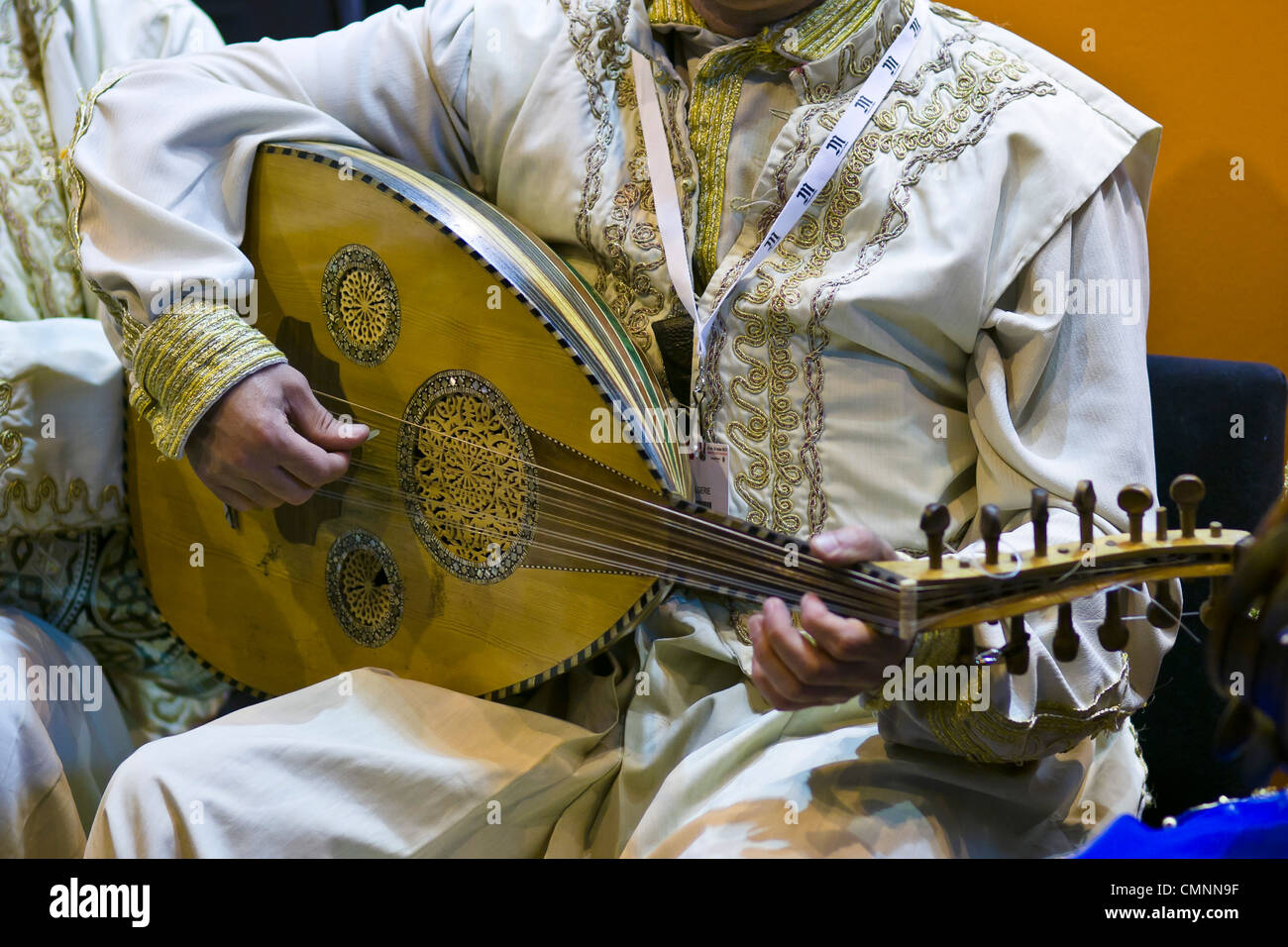 Algerische Oud Spieler Musiker Stand International Tourism Show 2012 Paris Stockfoto