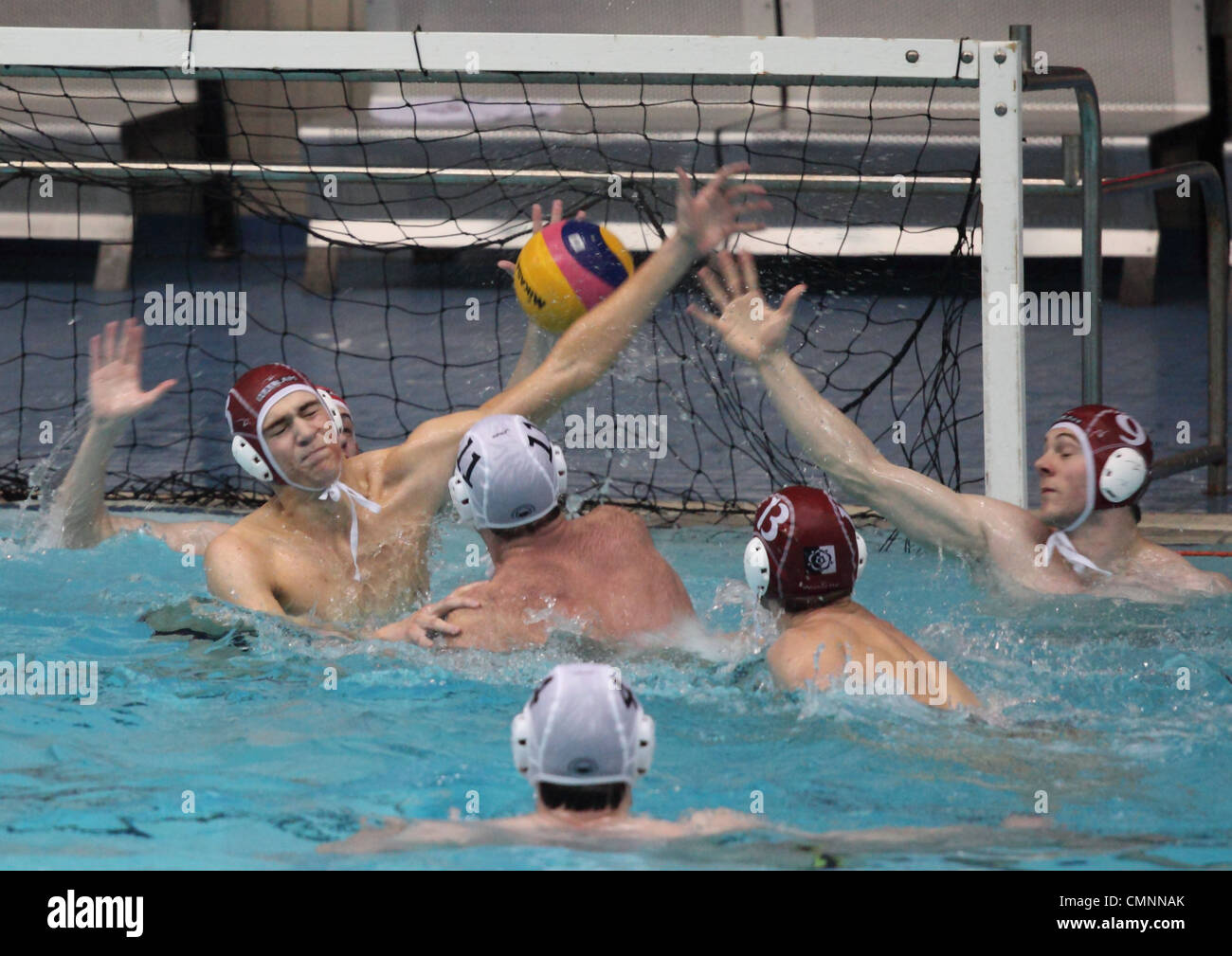 Wasserball zwischen Sheffield University und Sheffield Hallam Universität während der Varsity 2012 Sportveranstaltung. Stockfoto